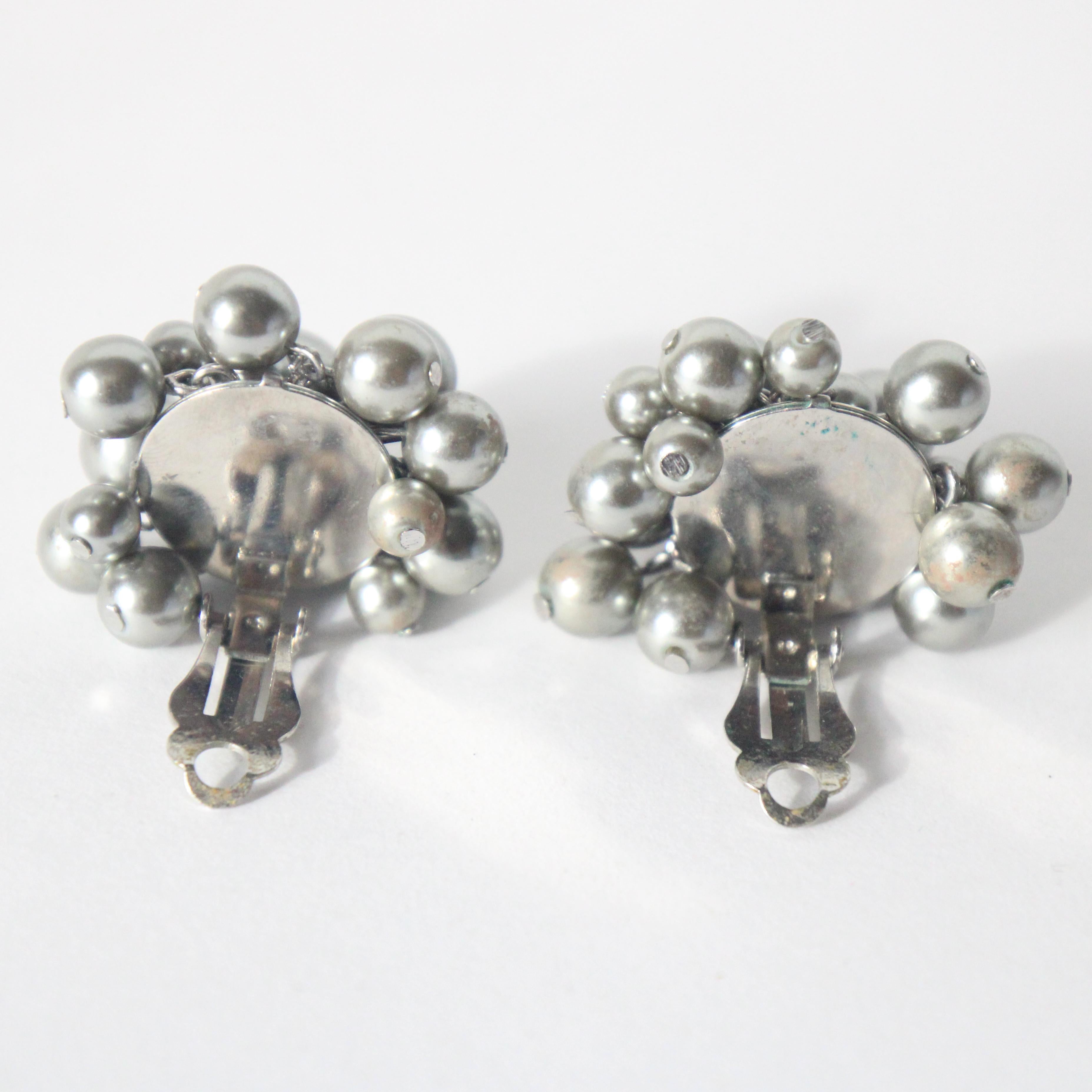 Pendientes vintage de plata de los años 60 de clip en racimo de cuentas Pendientes de plata de los años 60 en Bueno estado para la venta en Cheltenham, GB
