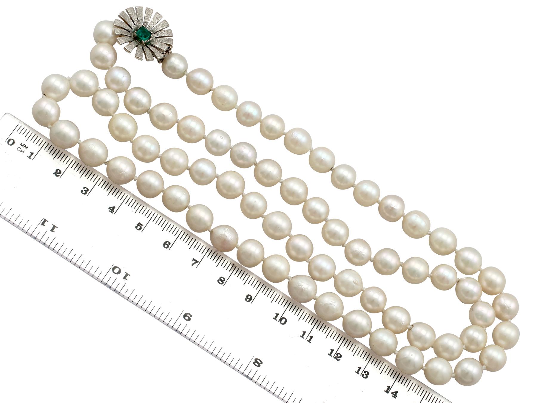 1960s Single Strand Cultured Pearl and Emerald Clasp White Gold Necklace For Sale 1