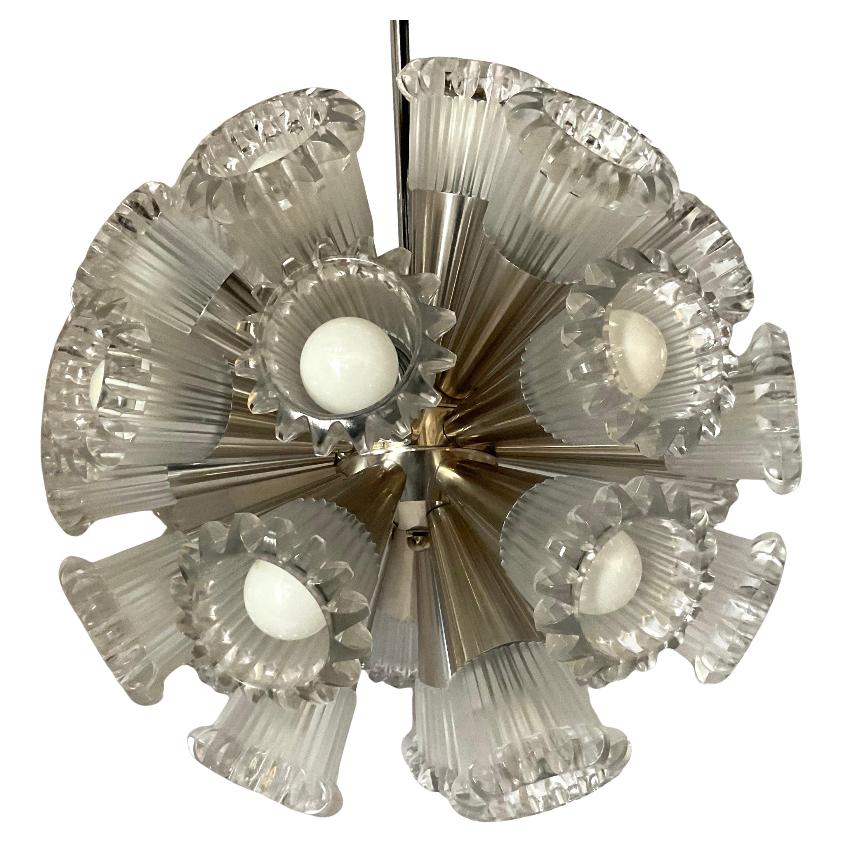Verre italien épais, dépoli et transparent, cadre en nickel brossé. Lourd et de très bonne qualité. Un look étonnant, dramatique et simple.