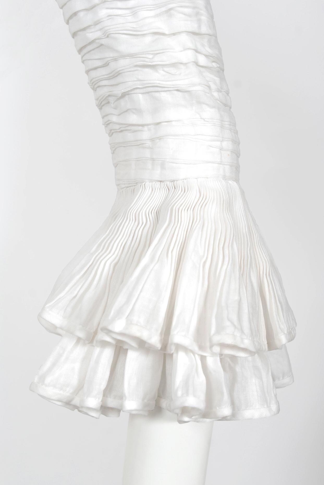 Vintage 1960's Sybil Connolly Couture Pleated White Linen Bell-Sleeve Dress For Sale 1