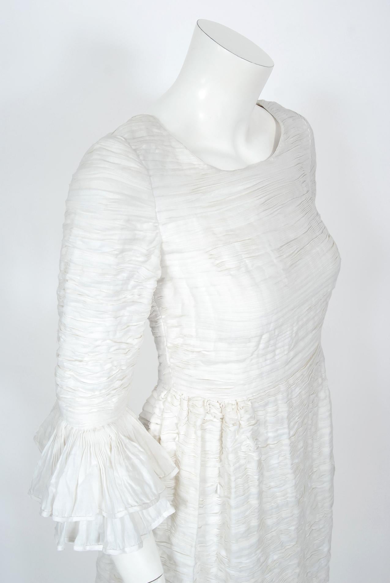 Vintage 1960's Sybil Connolly Couture Pleated White Linen Bell-Sleeve Dress For Sale 3