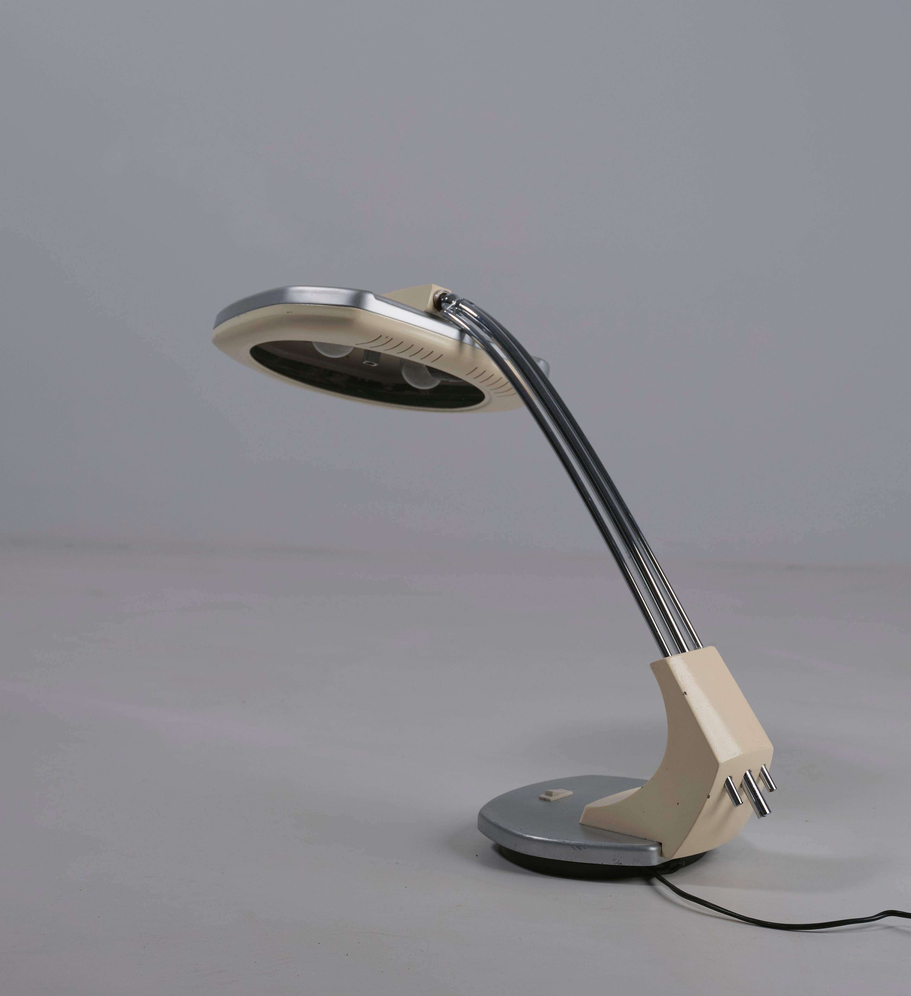 Vintage 1960s Table Lamp: Steel and Cream Lacquered Solid Wood In Good Condition For Sale In Rome, IT
