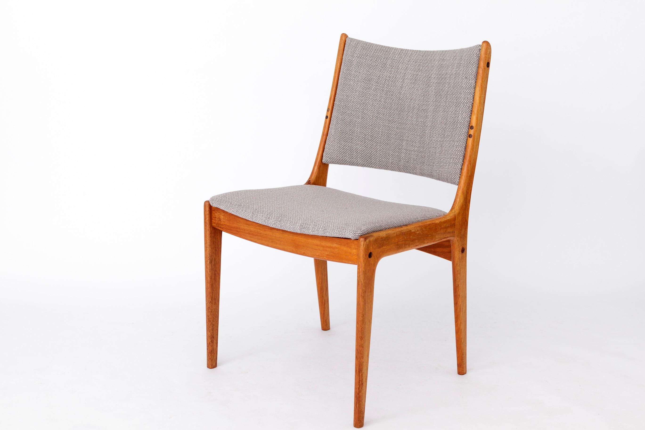 Vintage 1960s Teak Chair by Johannes Andersen - Classic Danish Mid-Century Desig In Good Condition In Hannover, DE