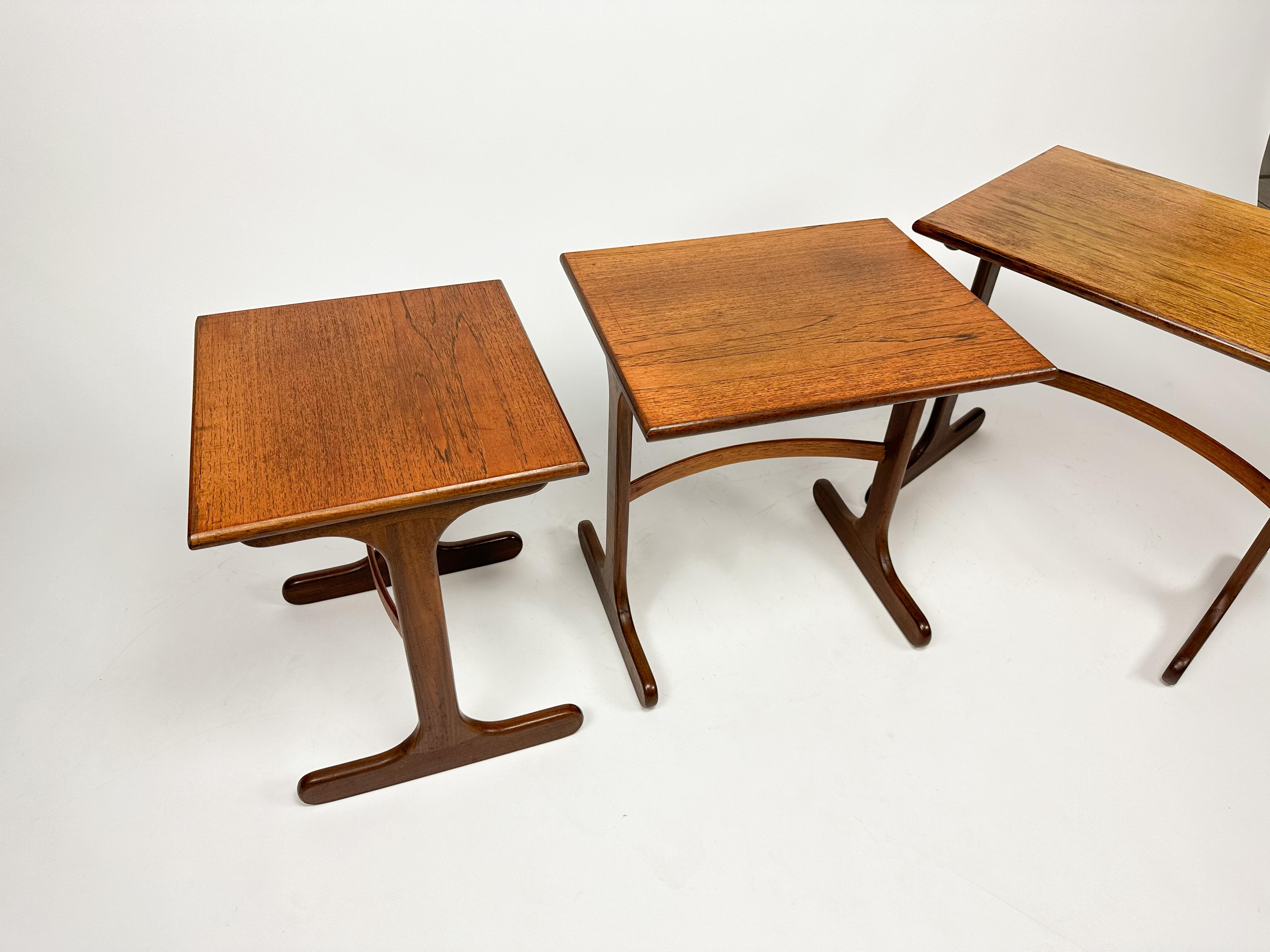 Metà XX secolo Nido di tavoli G-Plan in teak vintage del 1960, tavolo da nido, design di metà secolo in vendita