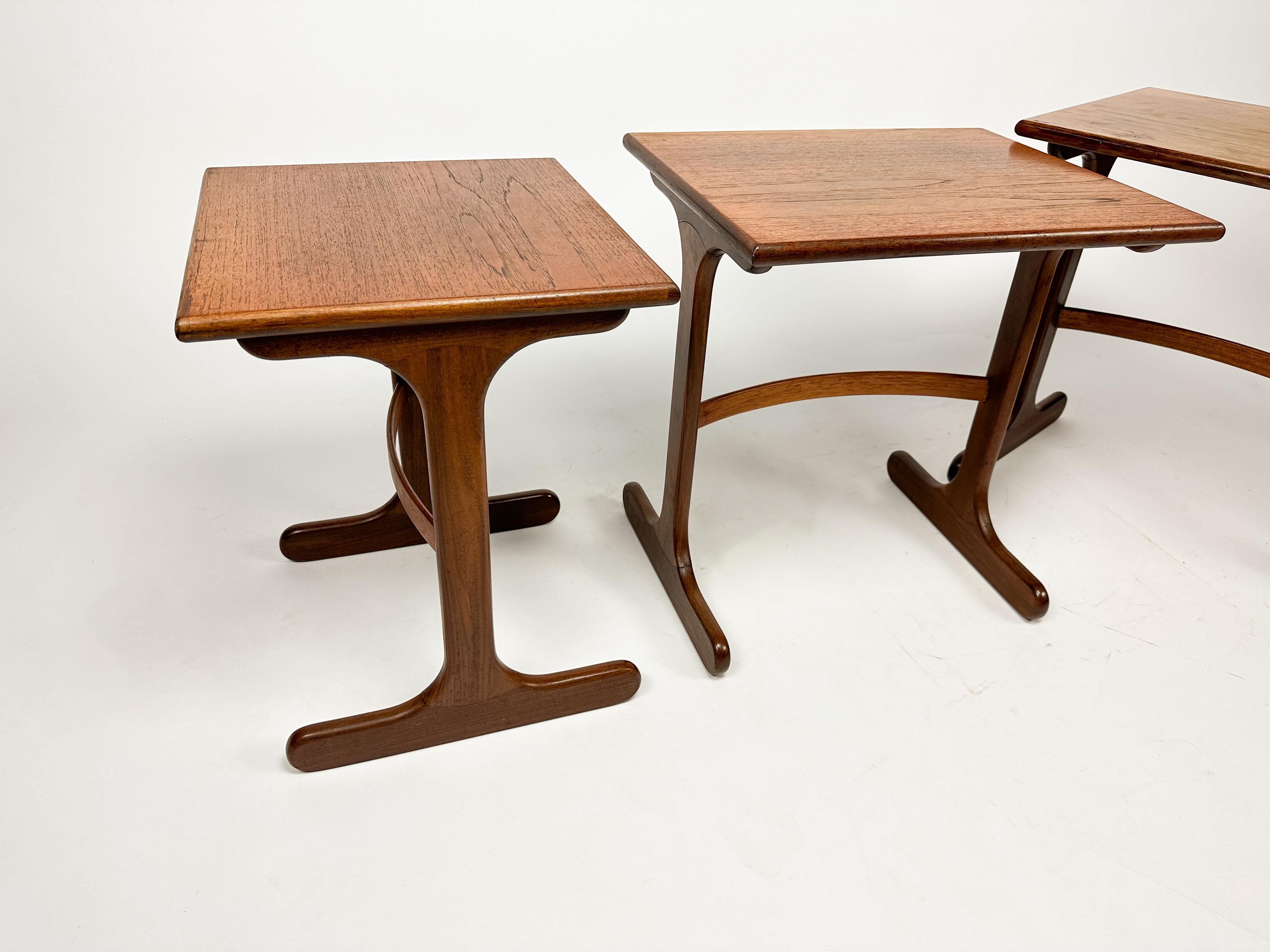 Nido di tavoli G-Plan in teak vintage del 1960, tavolo da nido, design di metà secolo in vendita 1