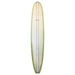 Planche de surf longue vintage « The Personal » des années 1960 sur la côte Sud