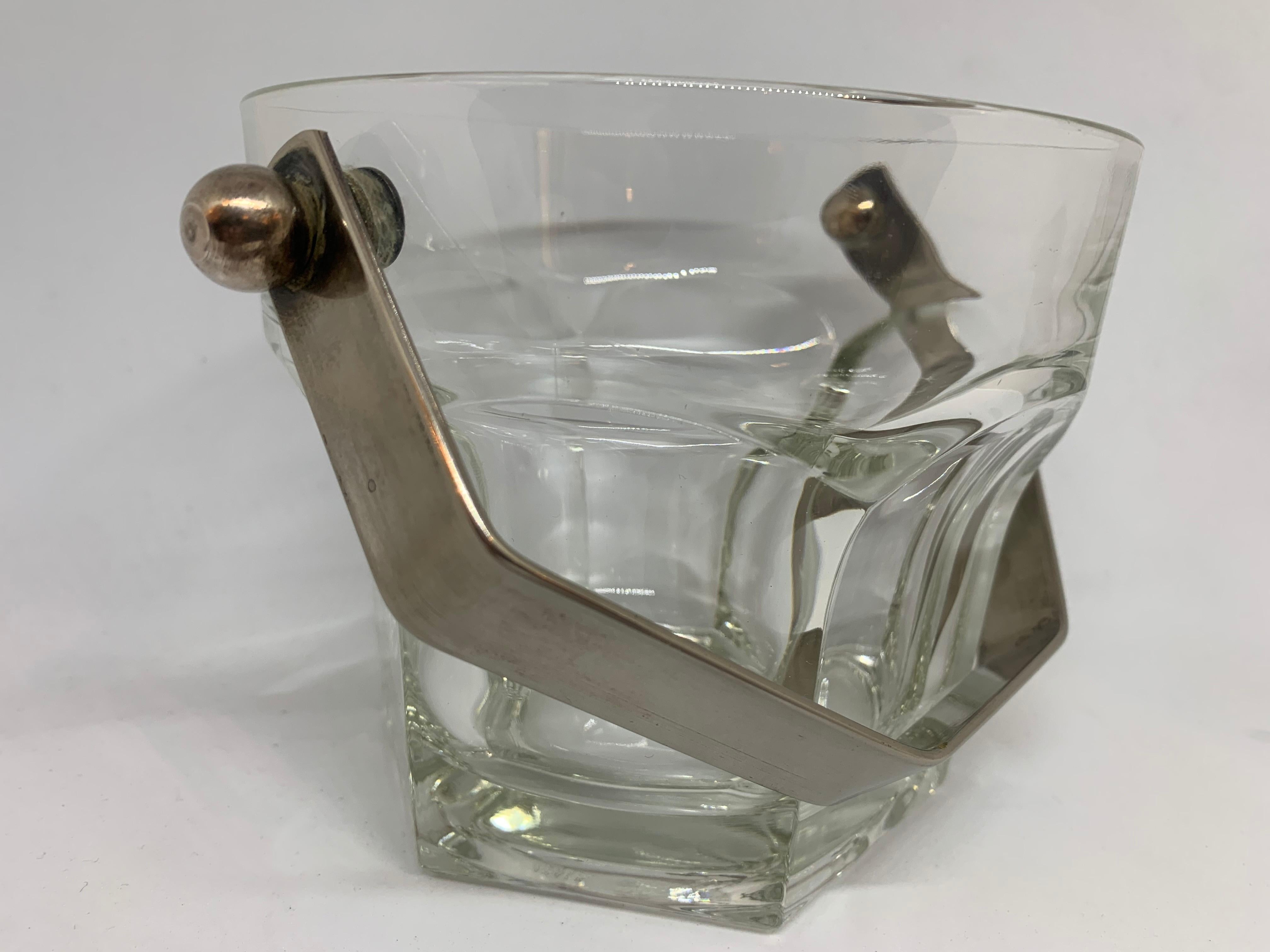 Vintage 1960s Thick Clear Glass Ice Bucket with a Silver Plate Handle 5