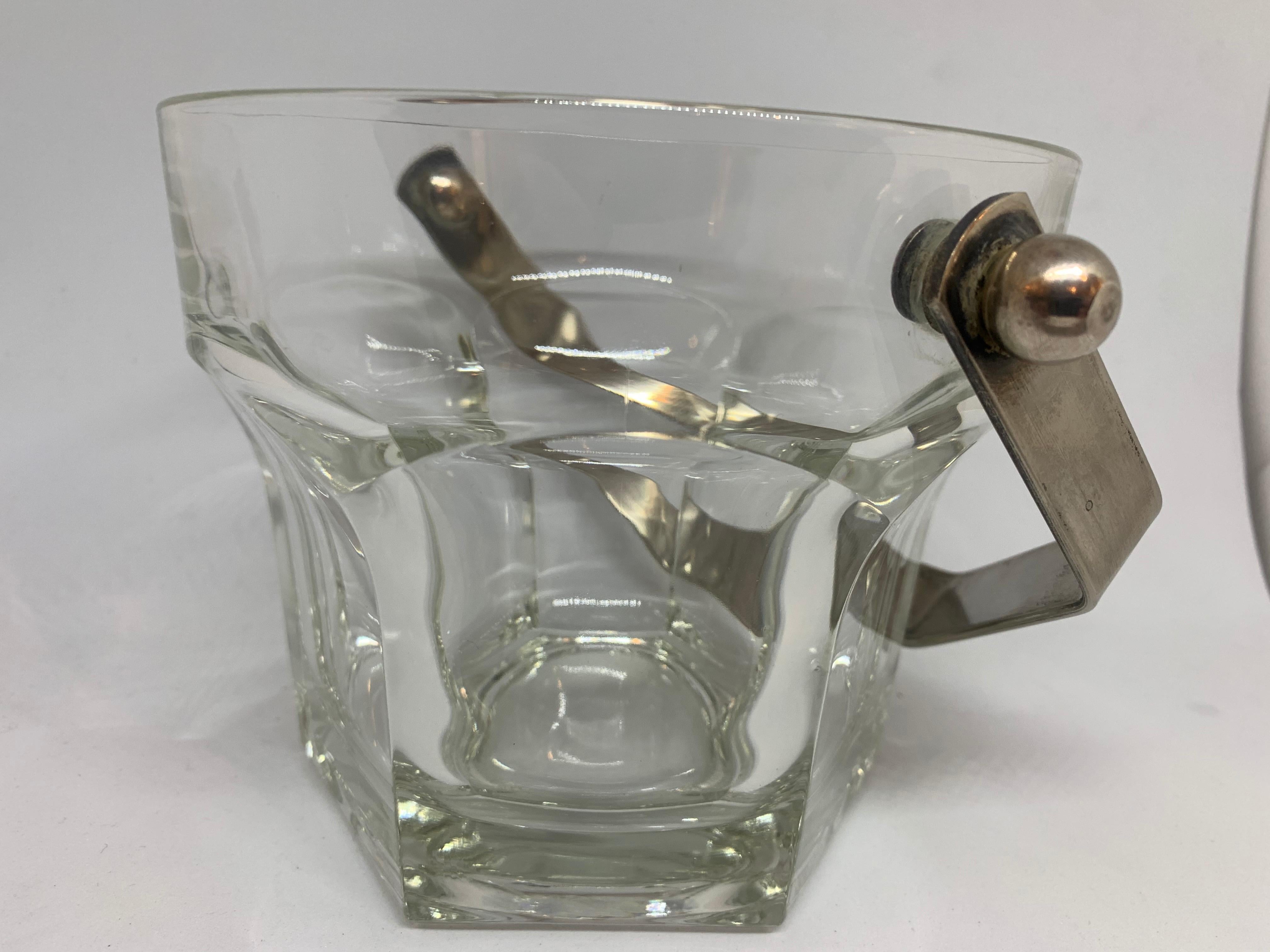 Vintage 1960s Thick Clear Glass Ice Bucket with a Silver Plate Handle 6