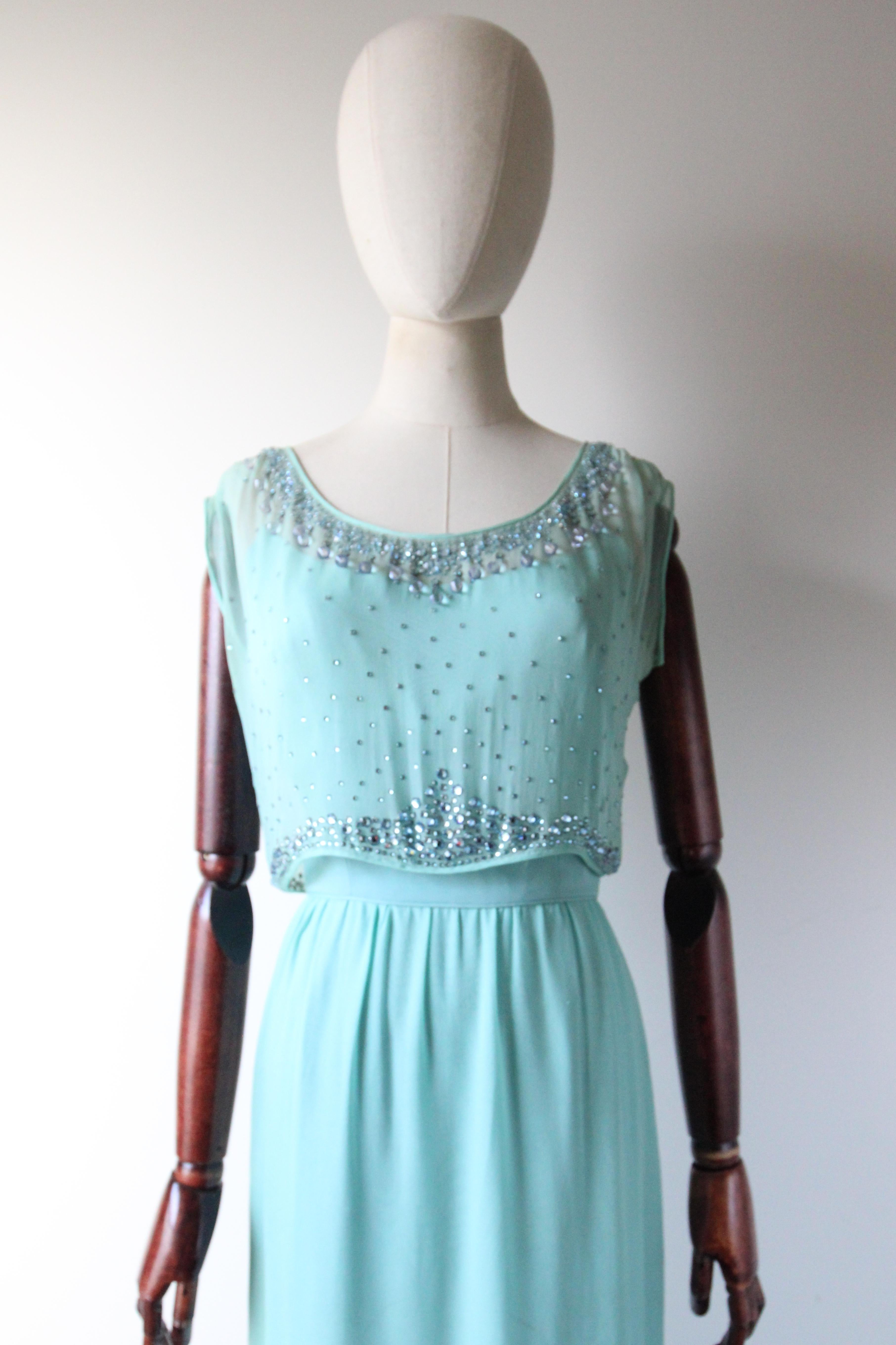 Vestido de noche vintage años 60 Tiffany azul de gasa de seda con pedrería UK 8 US 4 en venta 5