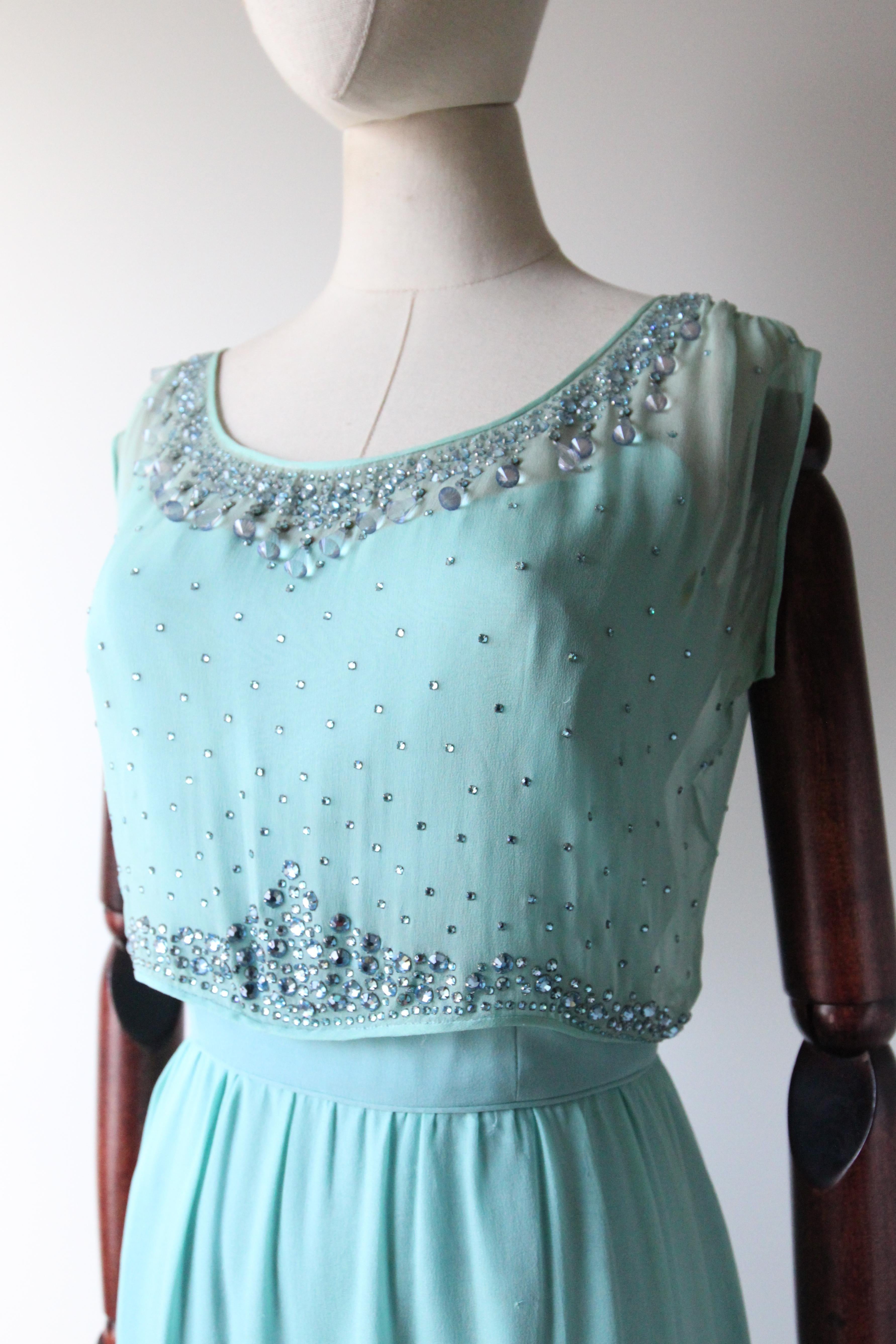Vestido de noche vintage años 60 Tiffany azul de gasa de seda con pedrería UK 8 US 4 en venta 1