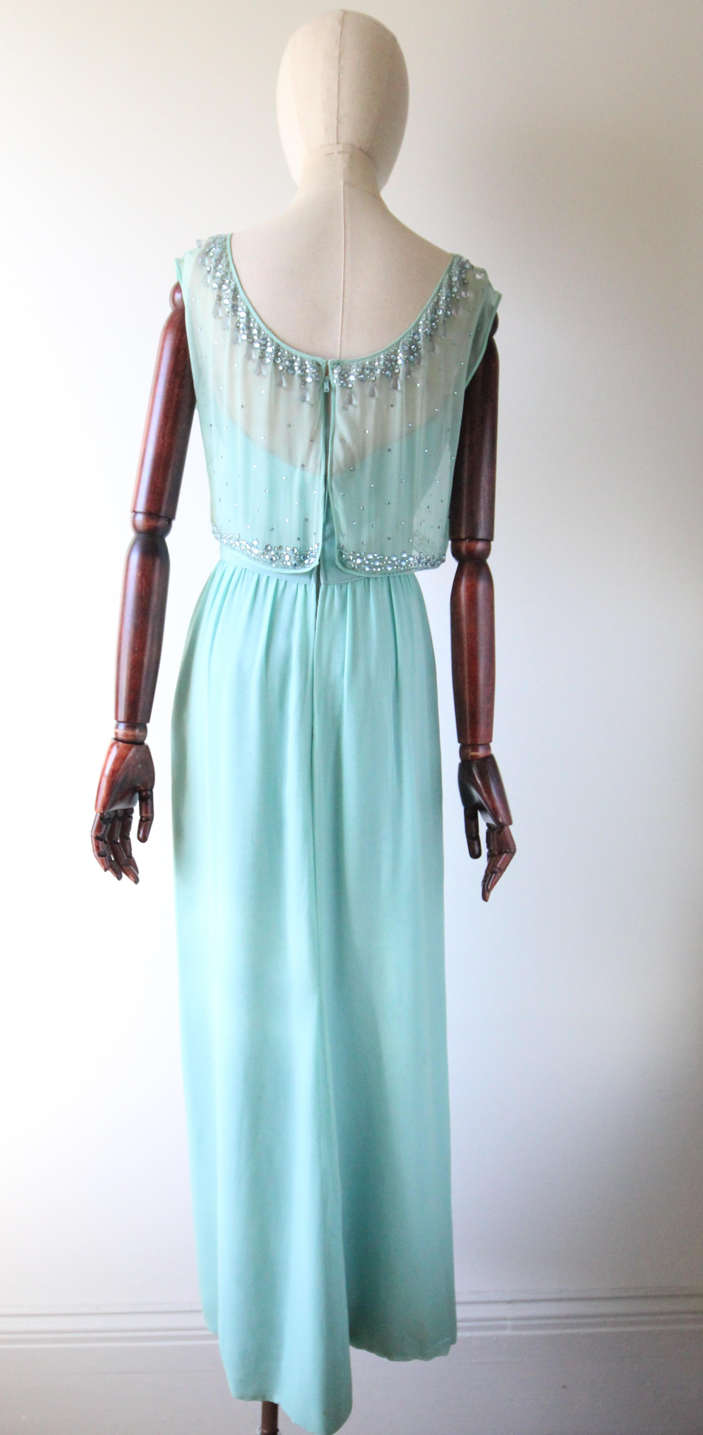 Vestido de noche vintage años 60 Tiffany azul de gasa de seda con pedrería UK 8 US 4 en venta 2