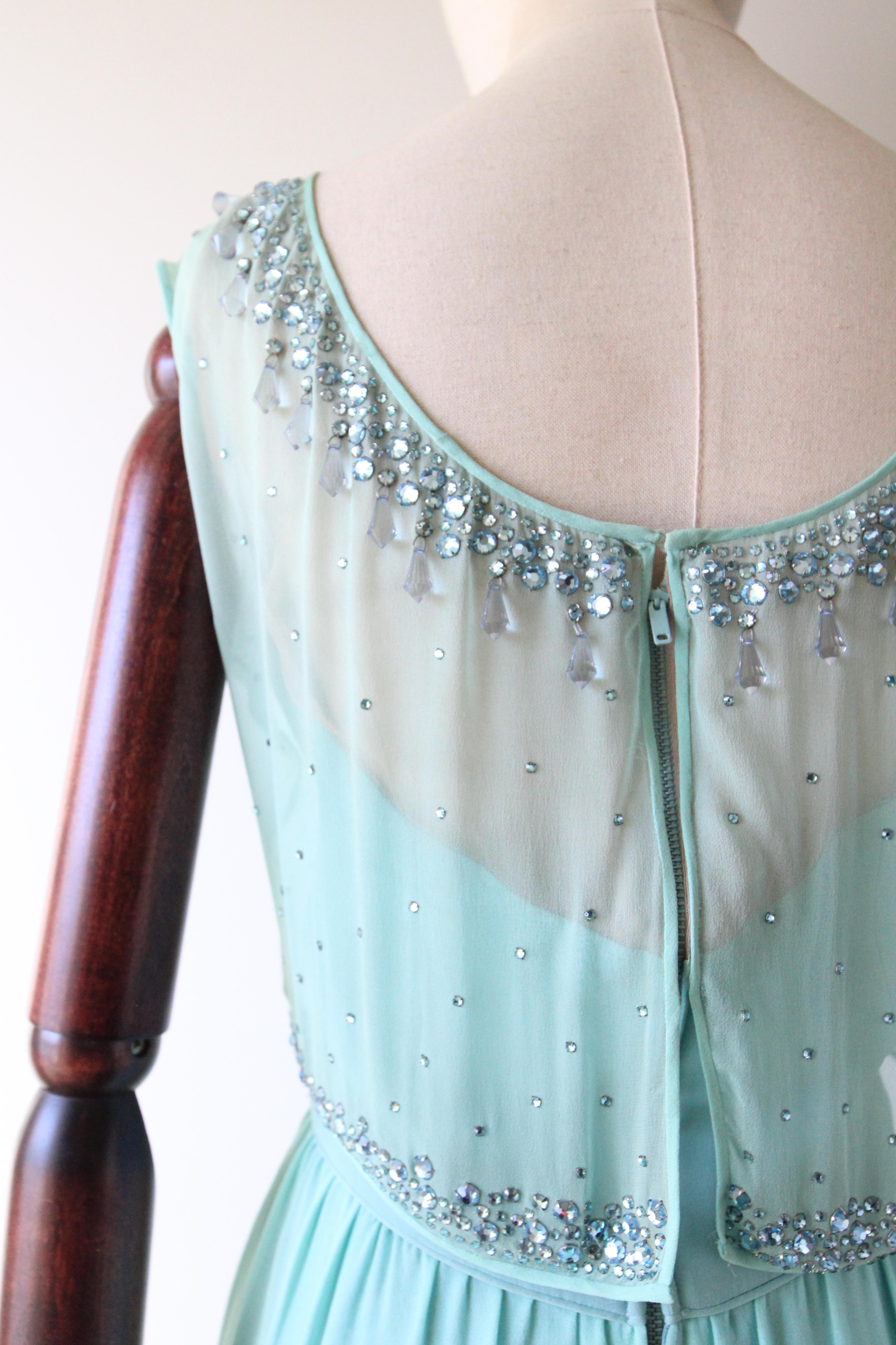 Vestido de noche vintage años 60 Tiffany azul de gasa de seda con pedrería UK 8 US 4 en venta 3