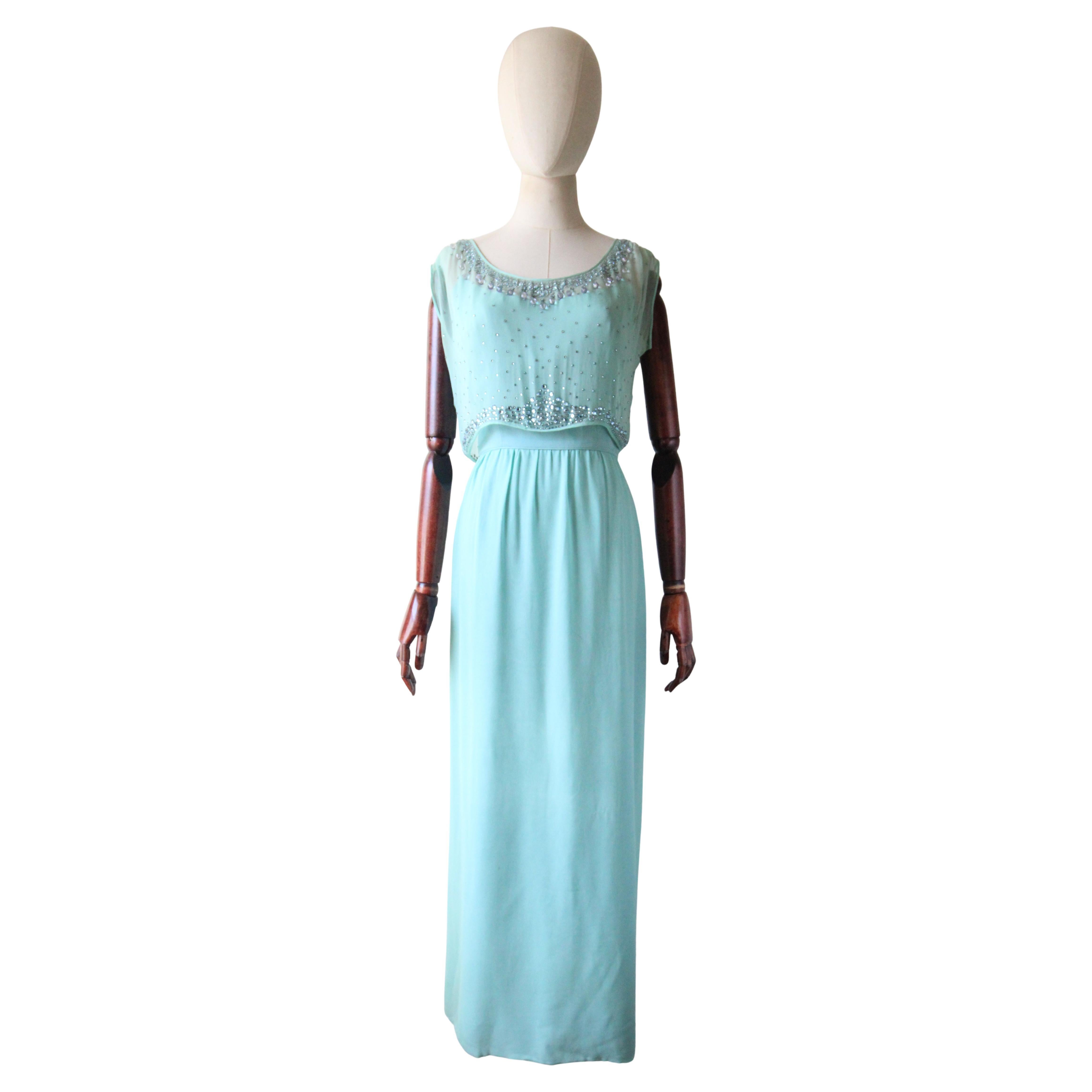 Vestido de noche vintage años 60 Tiffany azul de gasa de seda con pedrería UK 8 US 4 en venta