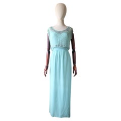 Robe de soirée Tiffany des années 1960 en mousseline de soie bleue avec strass GB 8 US 4