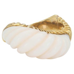 Vintage 1960 Tiffany 
Co. Anello in corallo bianco intagliato