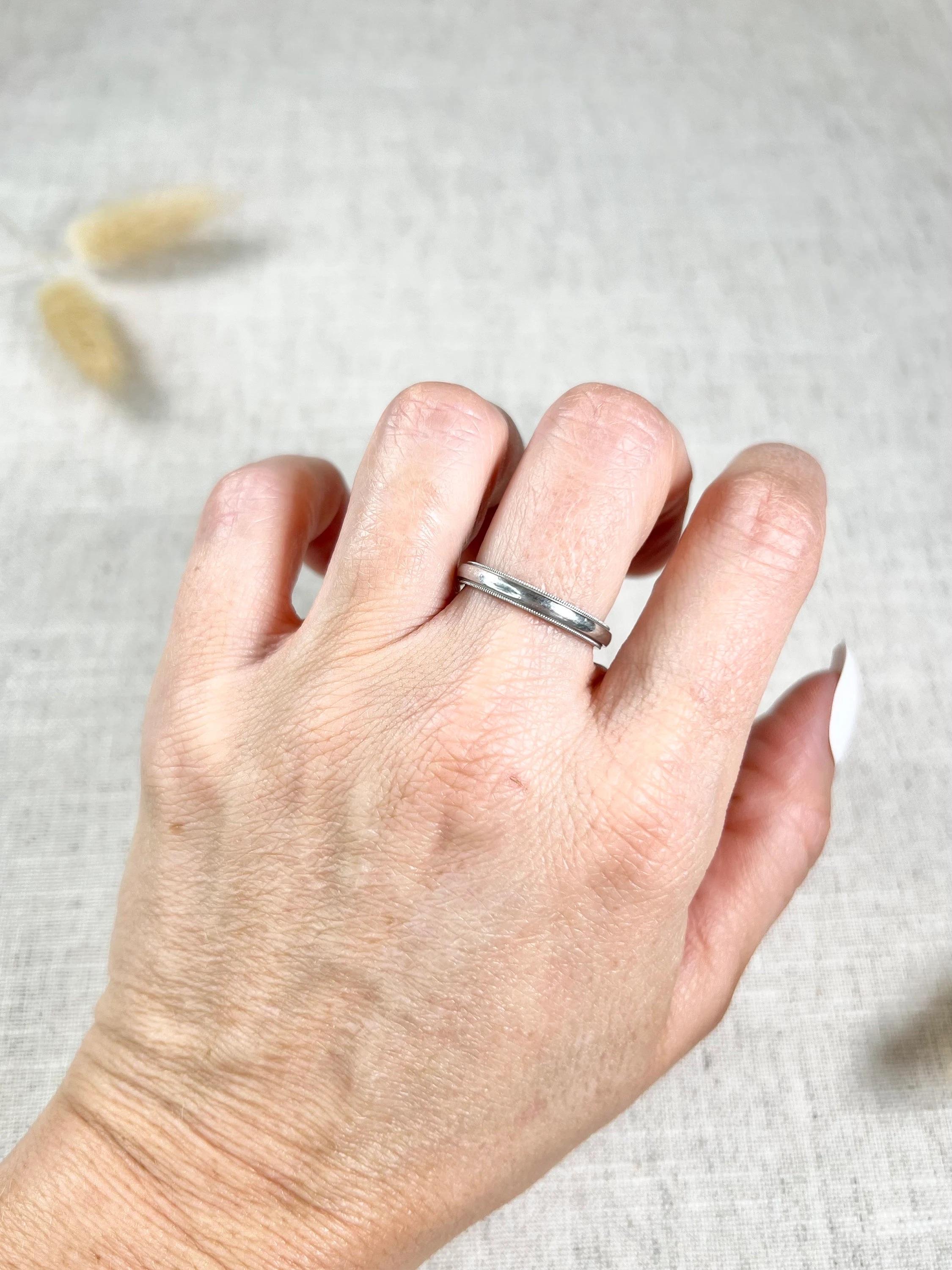 Vintage 1990s Tiffany & Co Platinum Tiffany Together Milgraine Edge Wedding Band In Good Condition For Sale In Brighton, GB