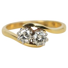 Anello di fidanzamento vintage 1960 Toi et Moi con diamante rotondo da 0,53 carati in oro giallo