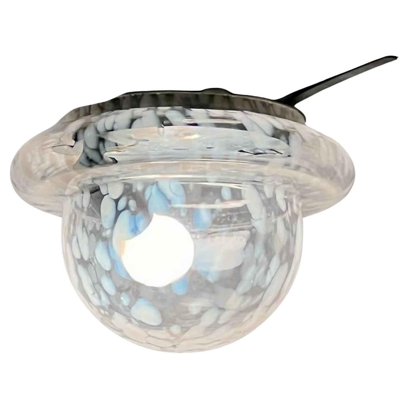 Lampe UFO des années 1960, moderne du milieu du siècle dernier, encastrée avec abat-jour en verre tacheté en vente