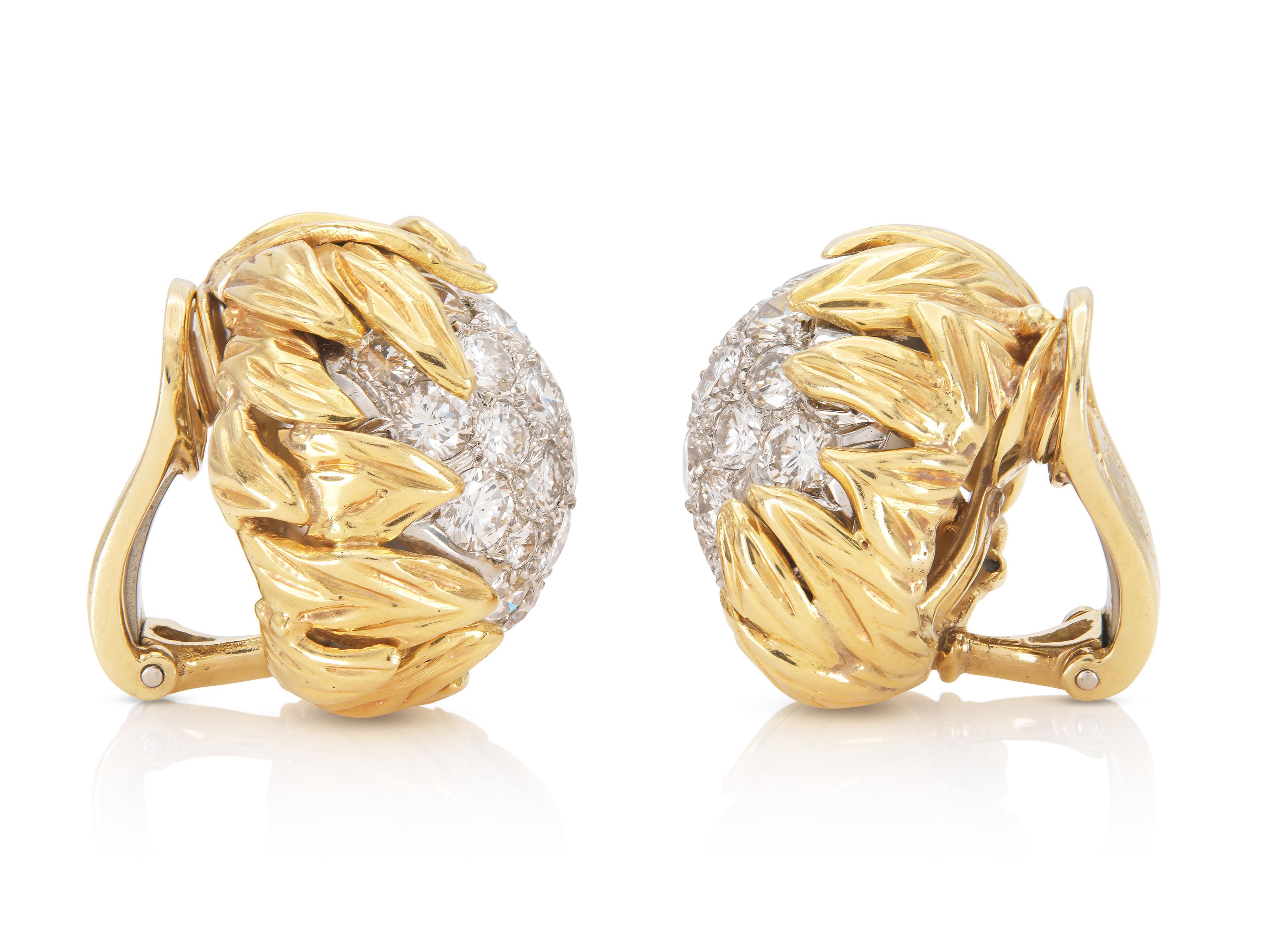 Pendientes vintage de oro y diamantes de 8,00 quilates Van Cleef & Arpels de los años 60 Corte redondo en venta