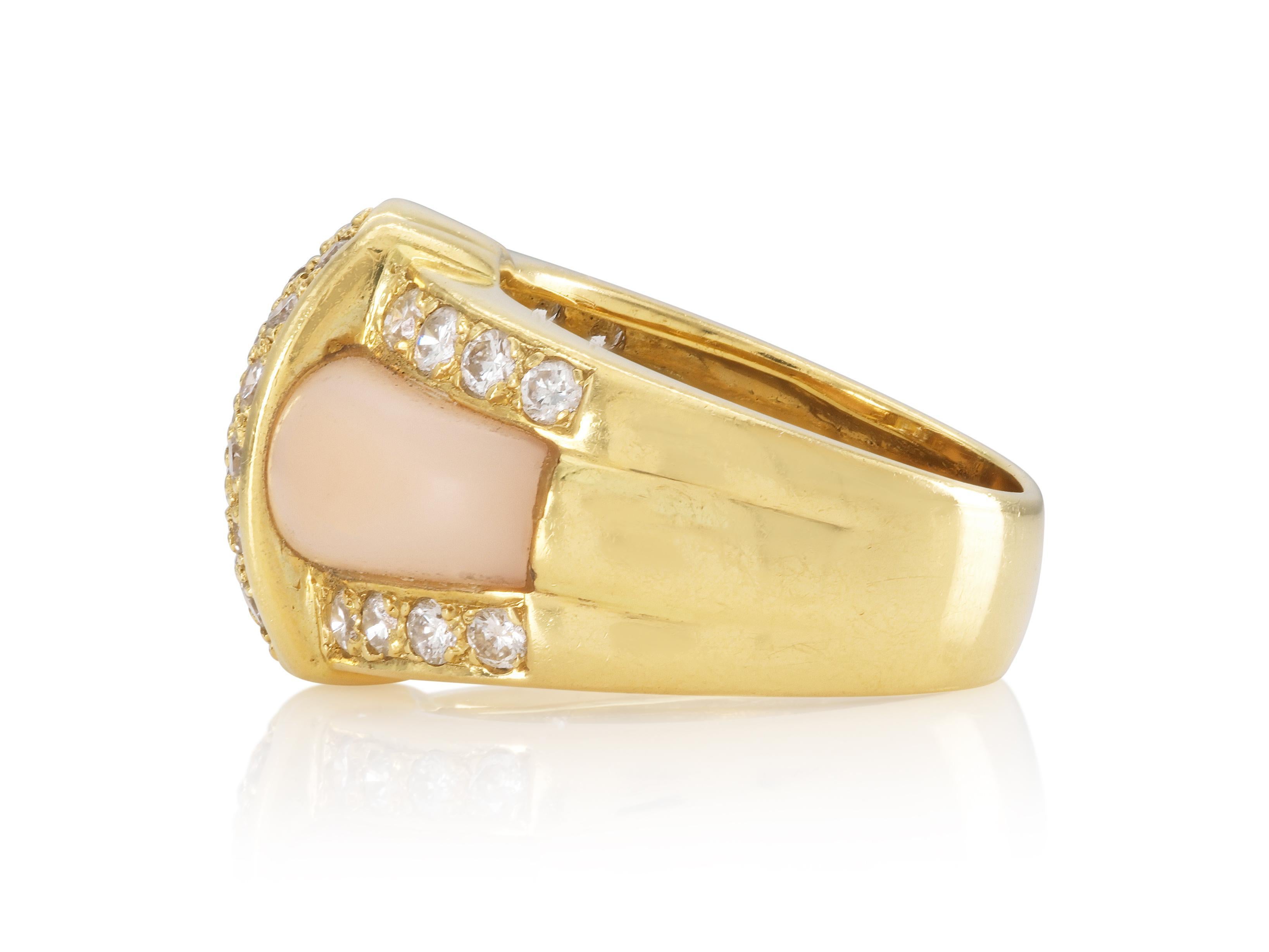Taglio rotondo Anello Van Cleef & Arpels di corallo e diamanti d'epoca del 1960 in vendita