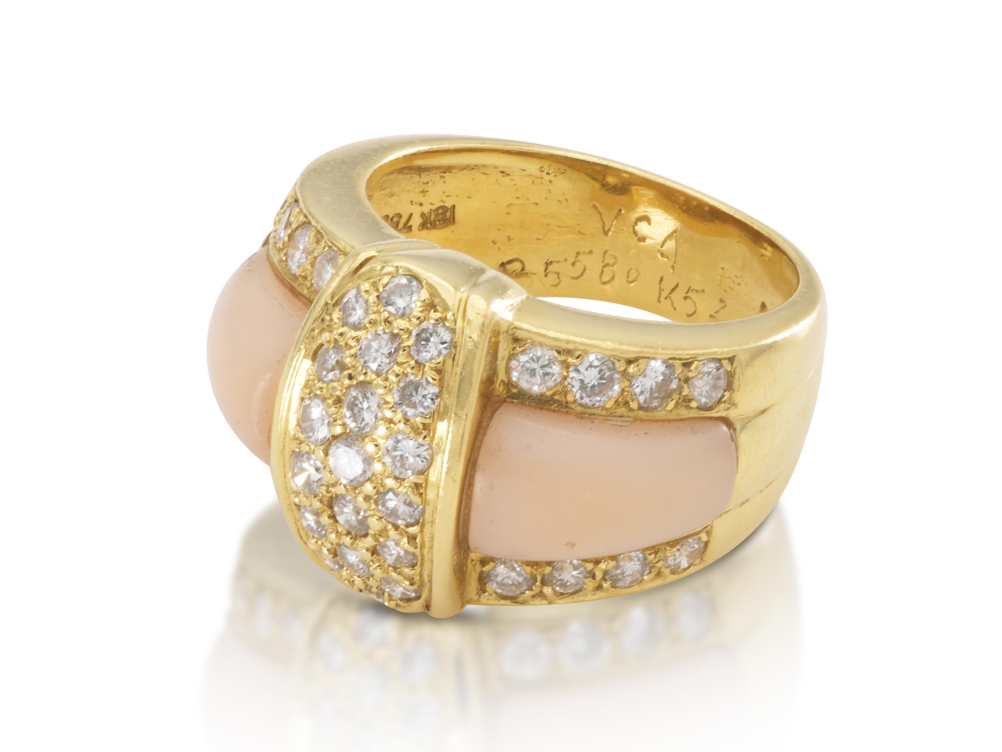 Anello Van Cleef & Arpels di corallo e diamanti d'epoca del 1960 In condizioni buone in vendita a New York, NY