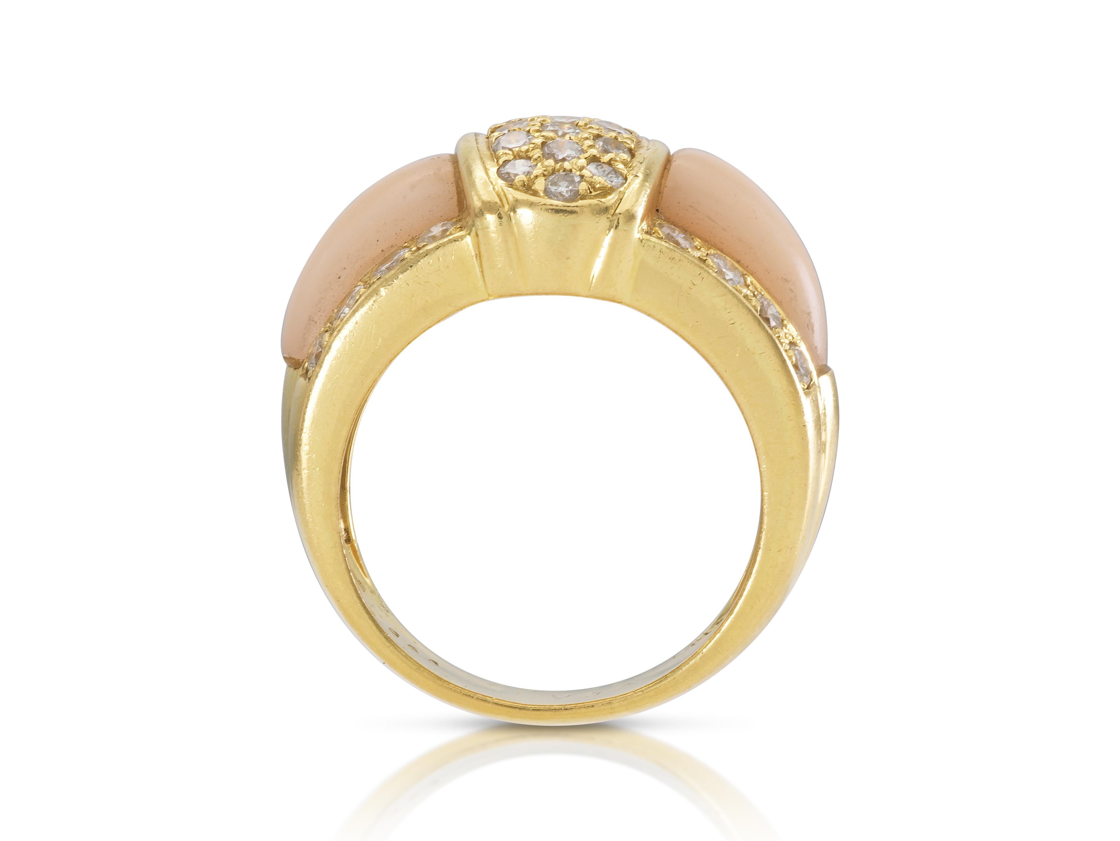 Donna Anello Van Cleef & Arpels di corallo e diamanti d'epoca del 1960 in vendita