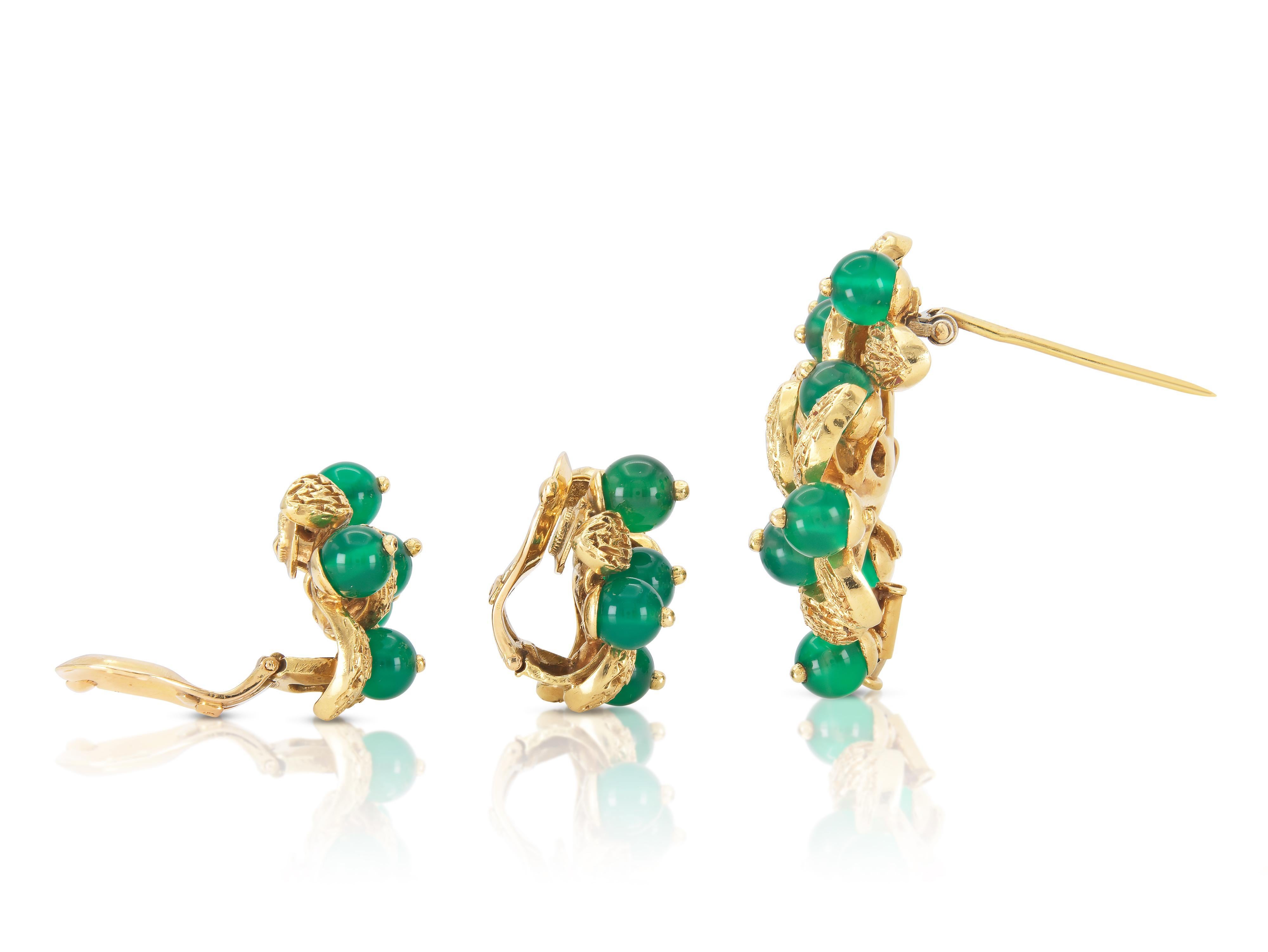 Bead Vintage 1960s Van Cleef & Arpels Gold and Chrysoprase Brooch and Earrings Set For Sale