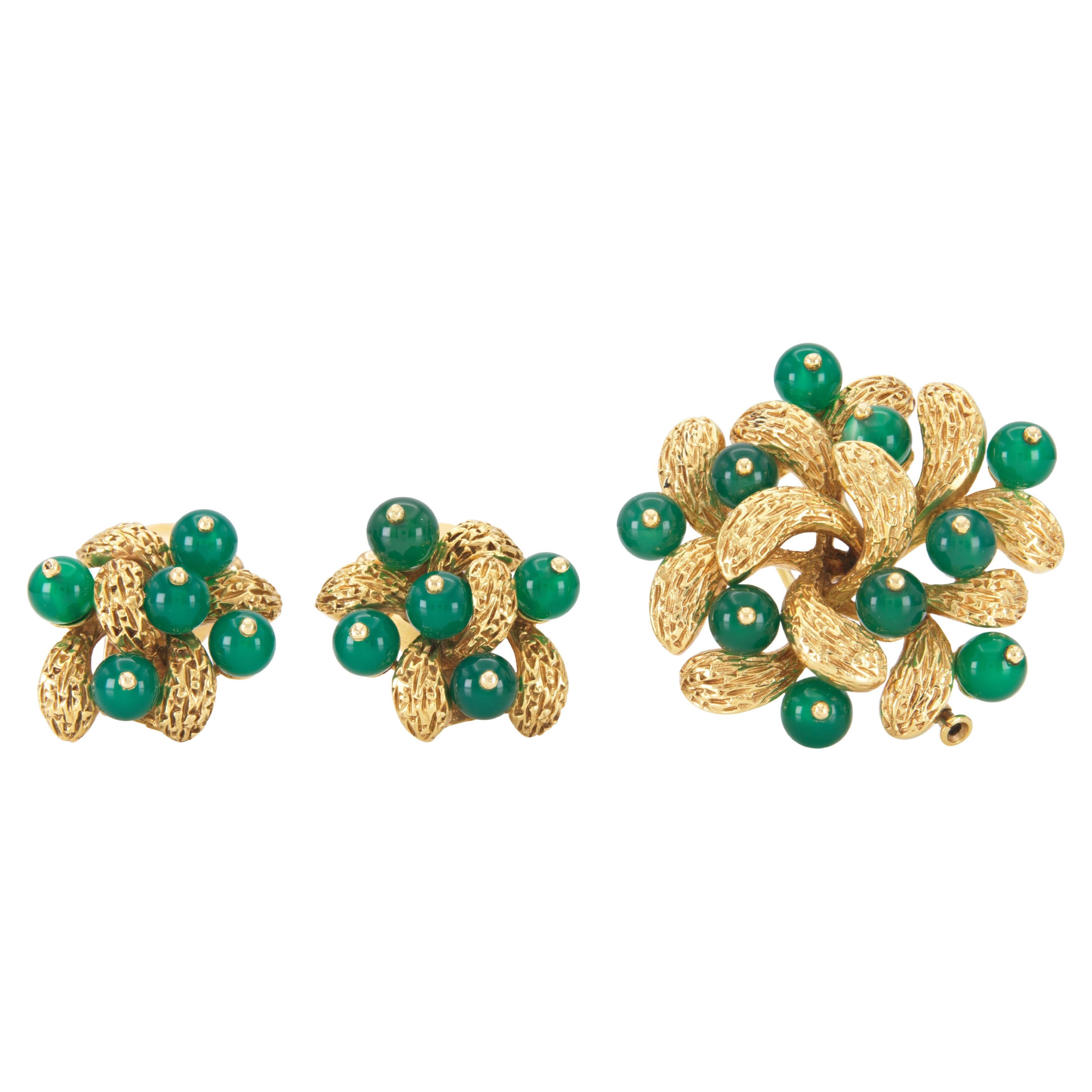Vintage 1960s Van Cleef & Arpels Gold and Chrysoprase Brooch and Earrings Set For Sale
