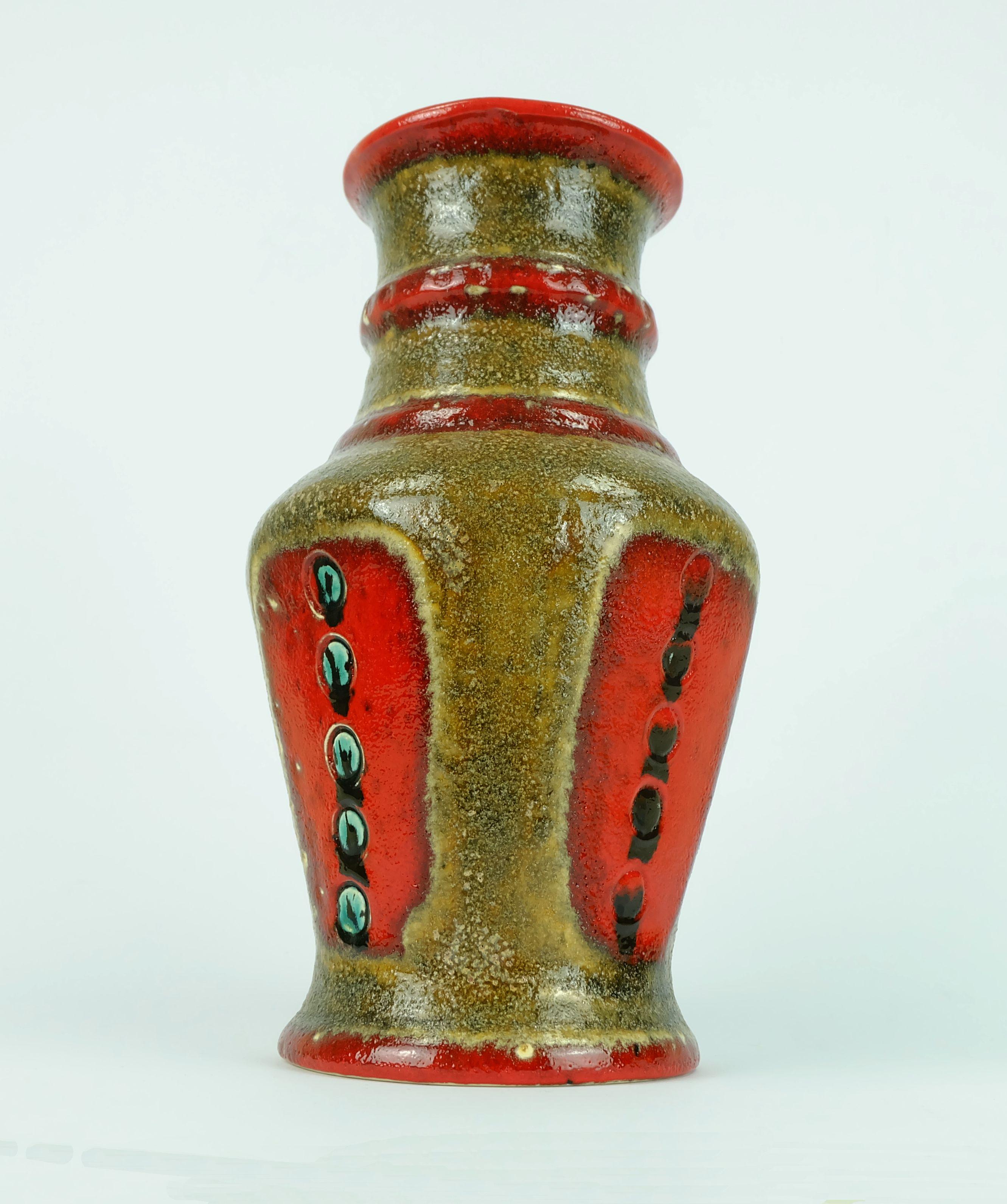 Metà XX secolo VASO vintage anni '60 u-keramik modello 593/30 rosso marrone verde nero WGP in vendita