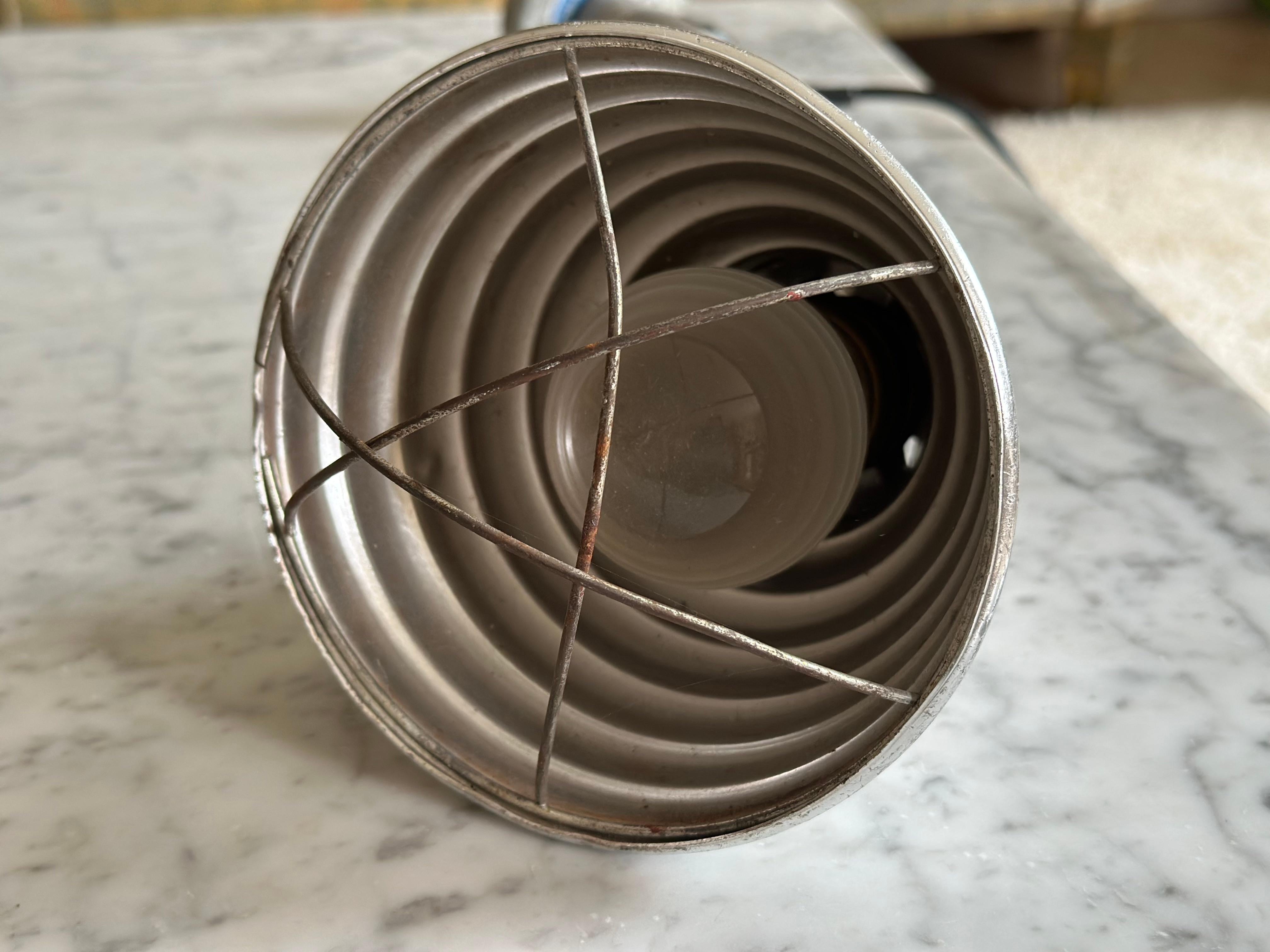 Vintage 1960s Velux Industrial Magnetic Lamp with Flexible Neck In Fair Condition For Sale In Hamburg, DE
