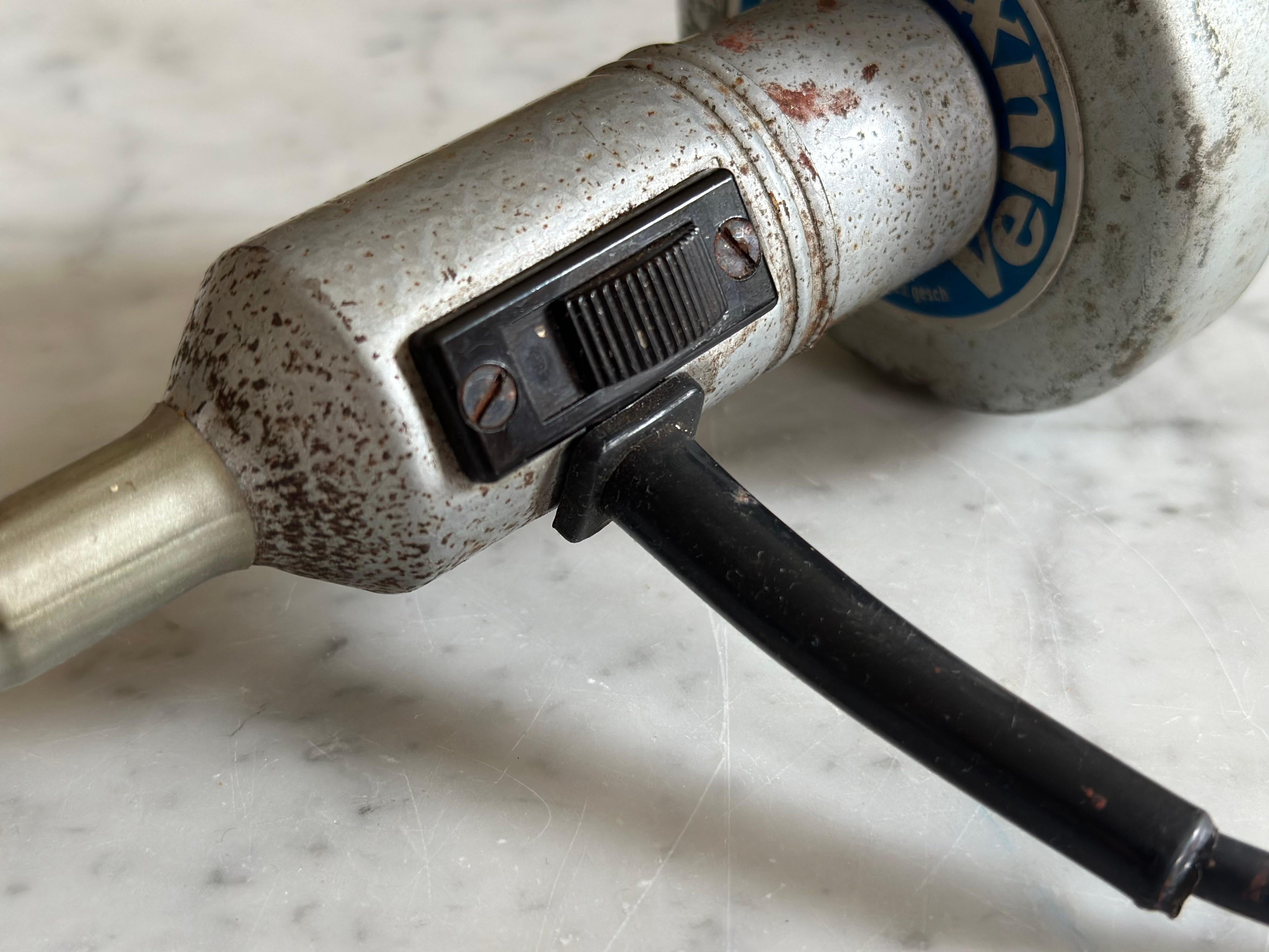 Mid-20th Century Vintage 1960s Velux Industrial Magnetic Lamp with Flexible Neck For Sale