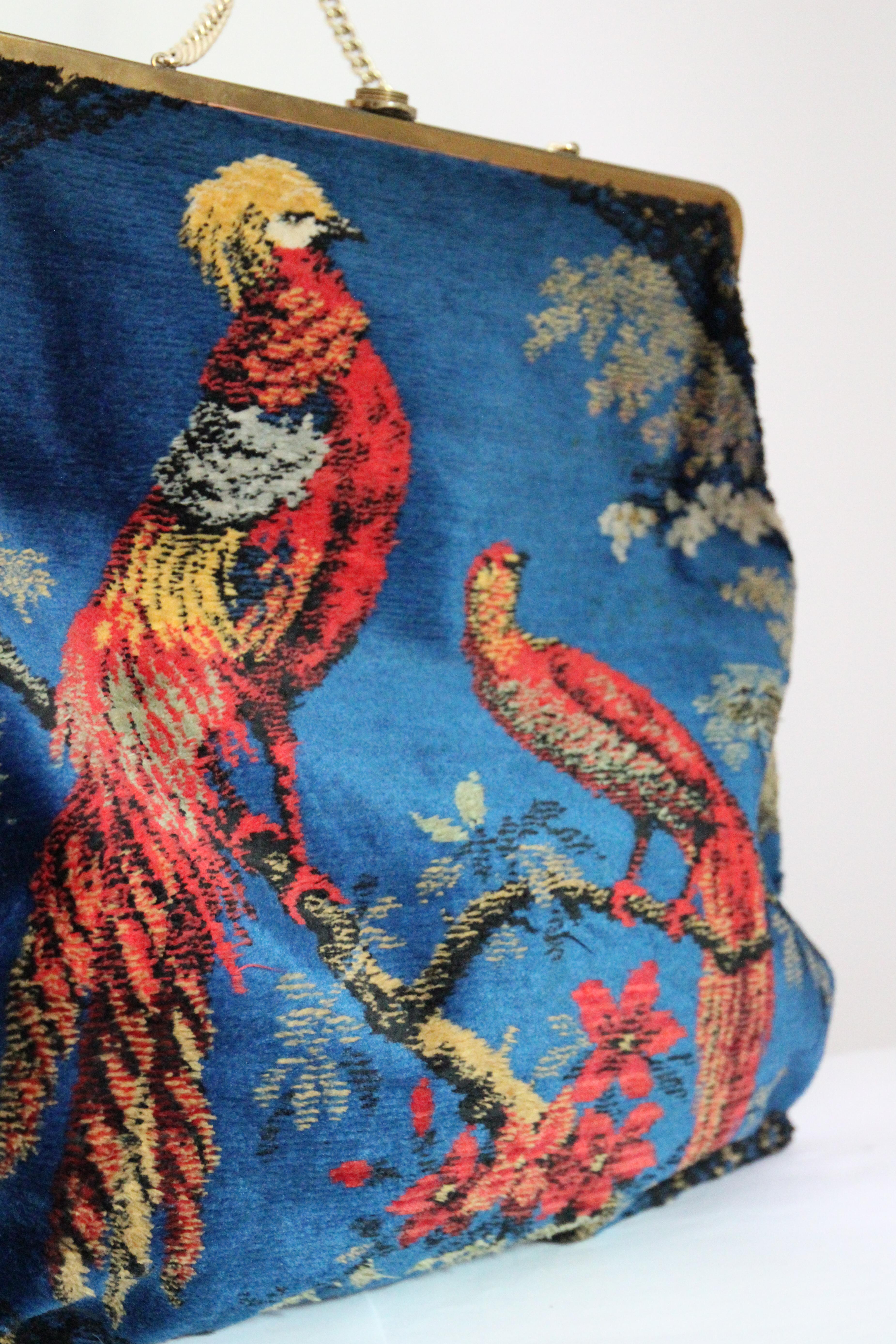 Vintage 1960's Velvet Handtasche vintage 1960s Aussage Samt Vogel Handtasche für Damen oder Herren im Angebot