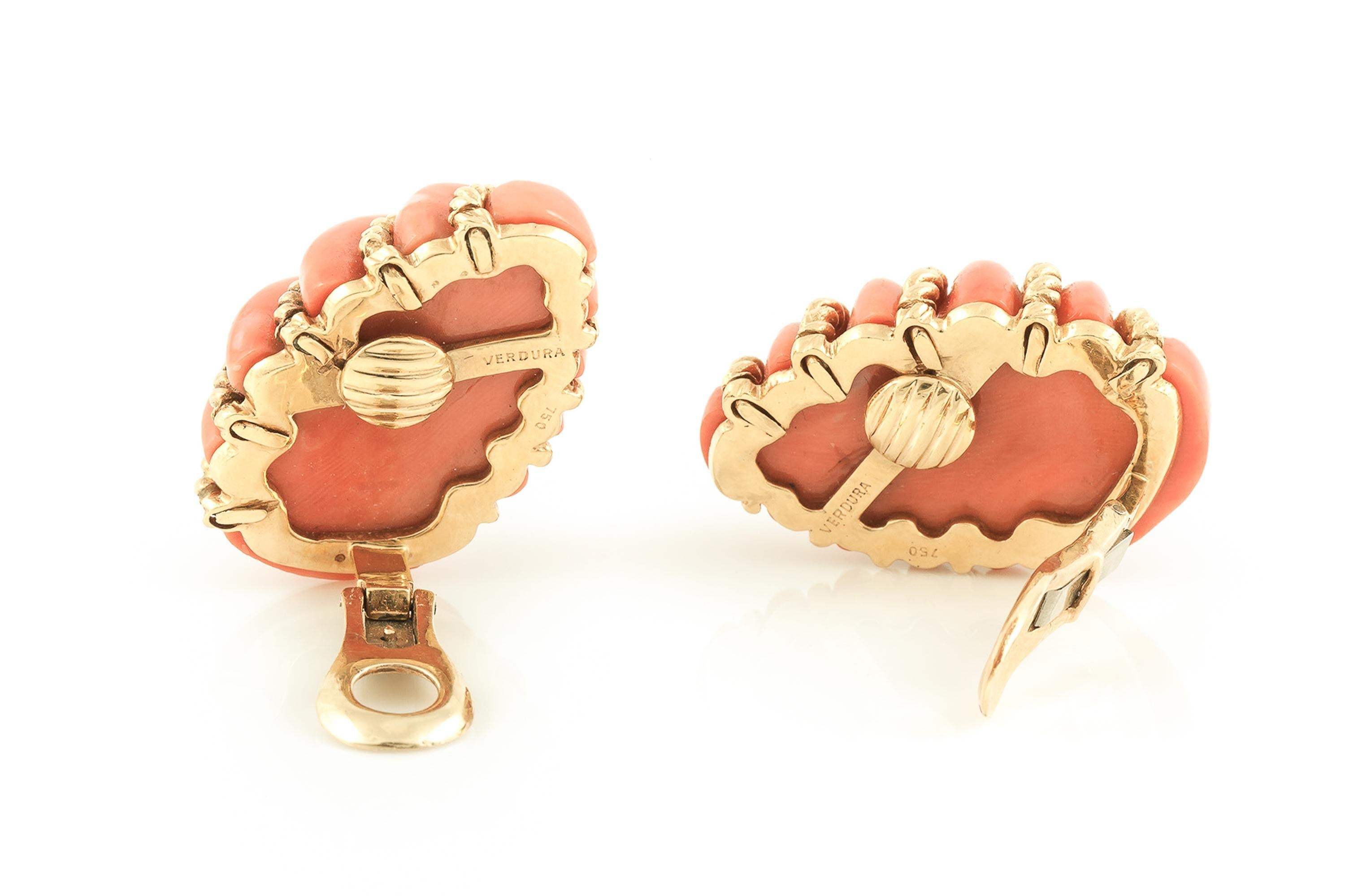 Vintage 1960s Verdura Koralle und Gold Ohrringe im Zustand „Gut“ im Angebot in New York, NY