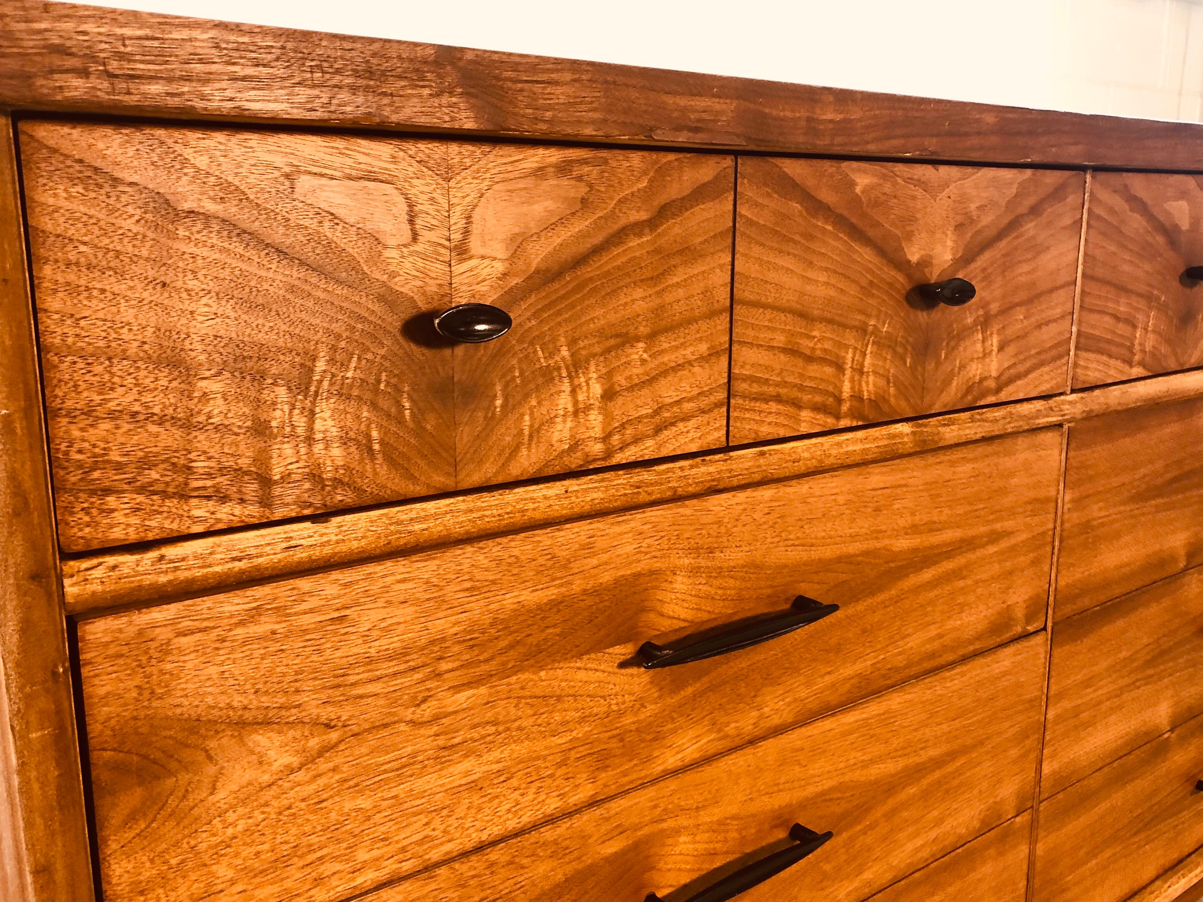 20th Century Vintage 1960s Walnut 8-Drawer Low Dresser For Sale