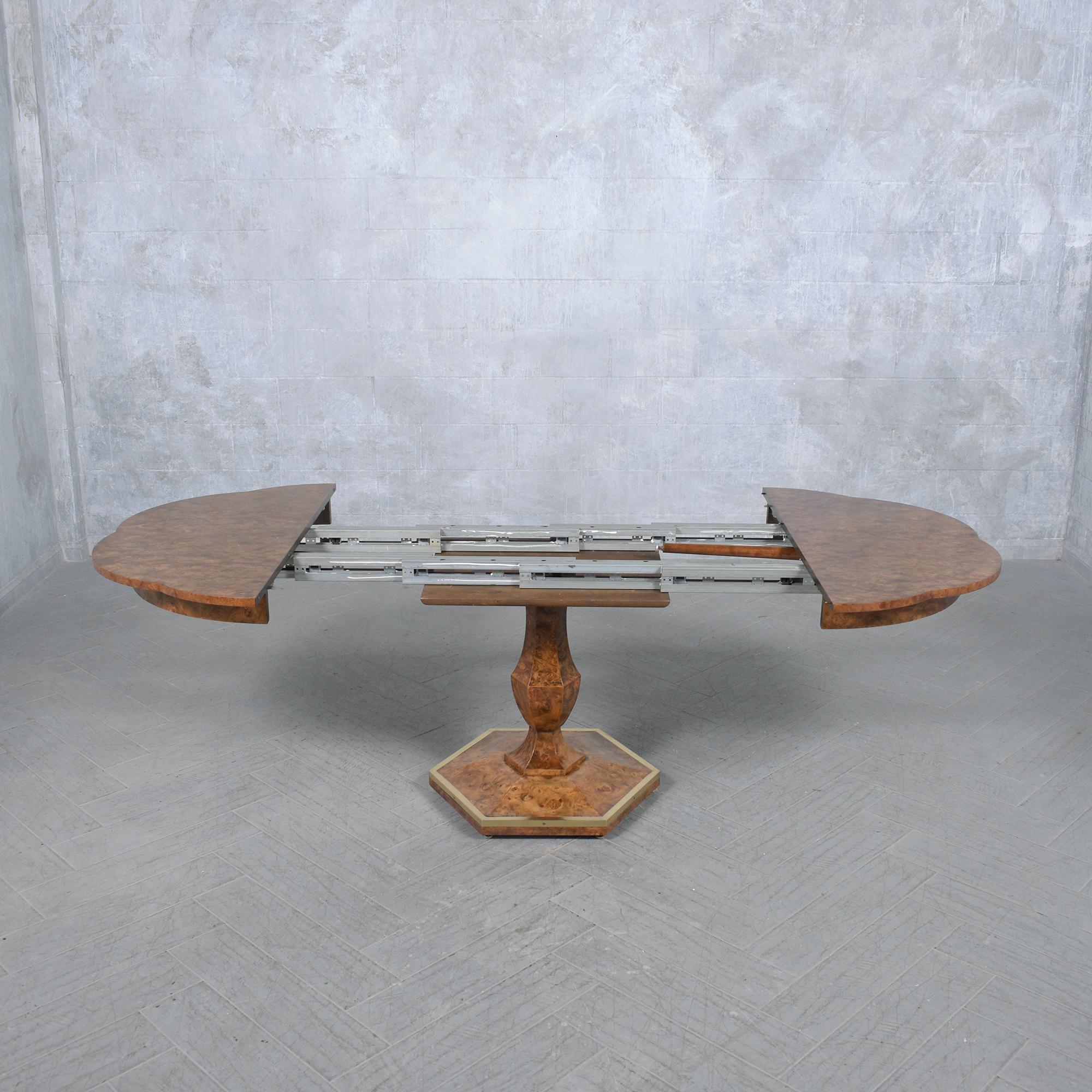 Métal Table de salle à manger extensible des années 1960 : Elegance Timeless et savoir-faire artisanal en vente