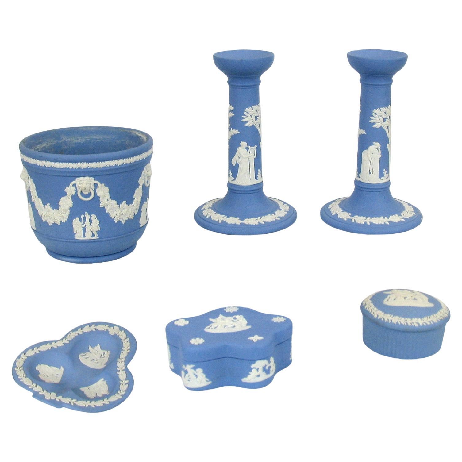 Vintage 1960er Wedgwood Jaspisgeschirr Creme auf Blau Keramik Kollektion im Angebot