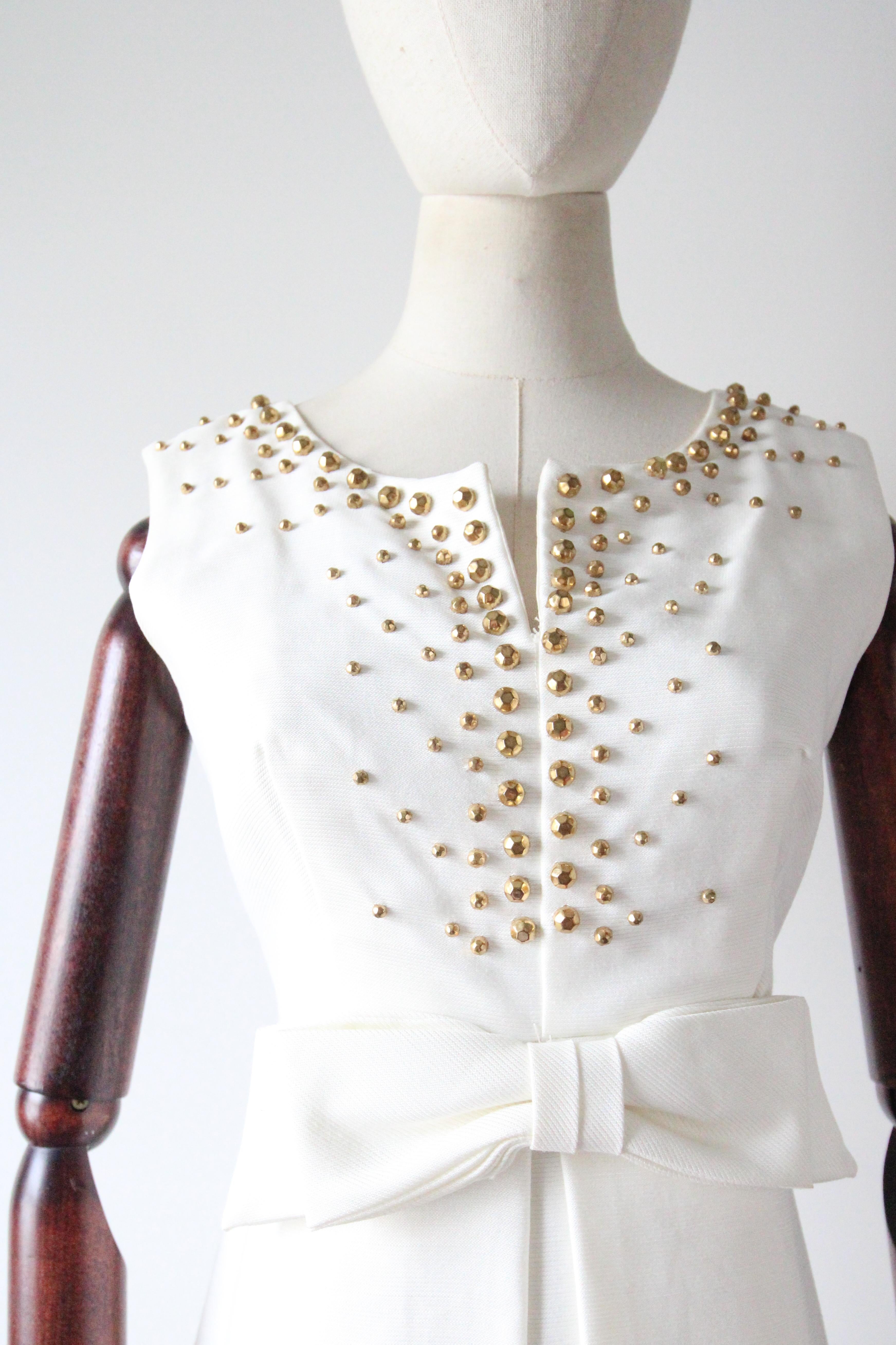 De las mujeres Vintage 1960's Vestido blanco plisado con lazo Gold Studded sixties dress UK 8-10 en venta