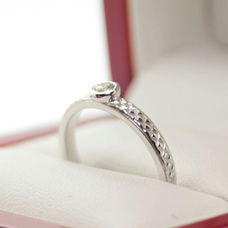 Vintage 1960's White Gold Solitaire Engagement Ring In Good Condition For Sale In BALMAIN, NSW