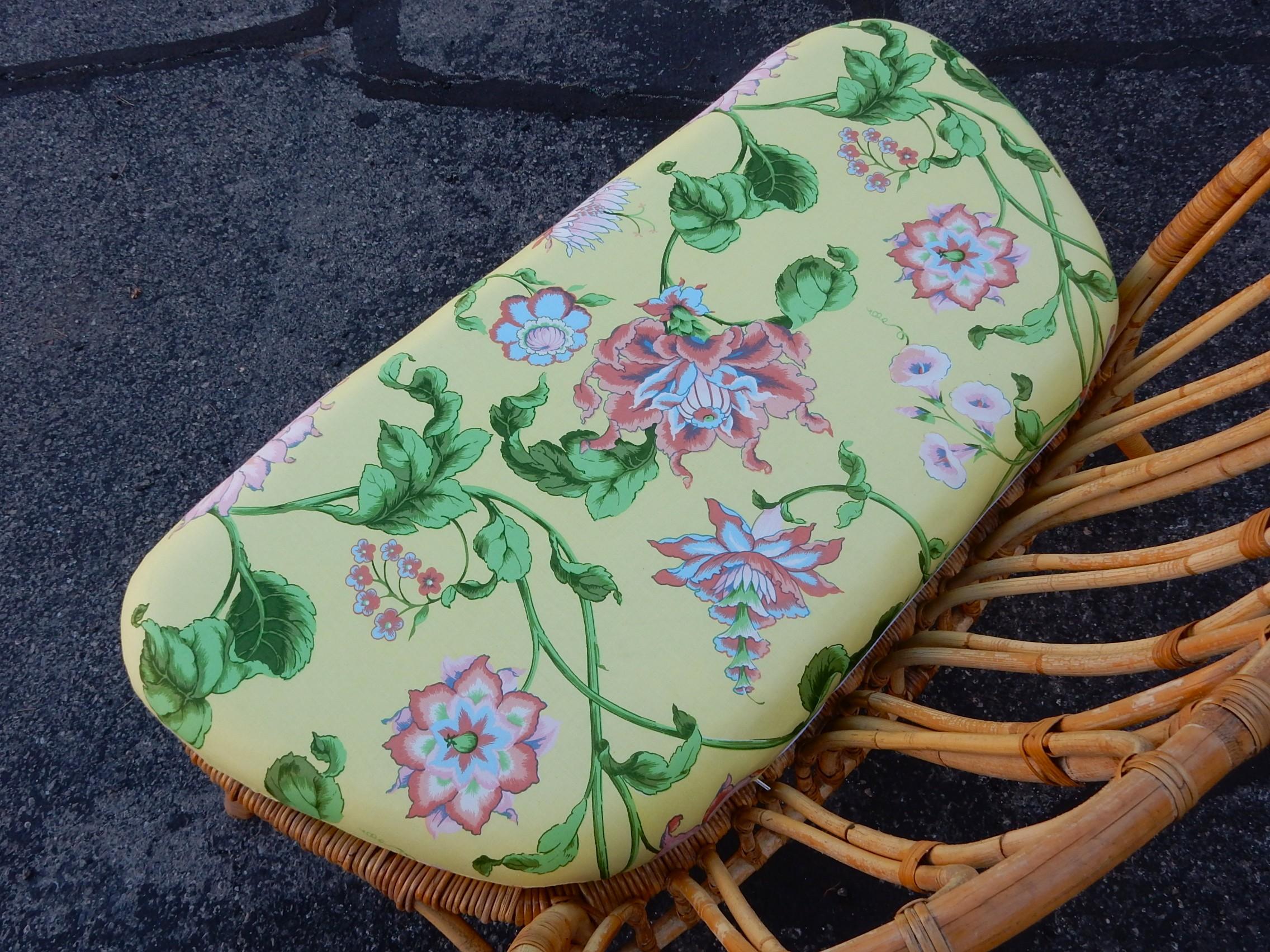 Vintage 1960's Wicker Rattan Patio Lounge Settee in Cohama Fabric In Good Condition For Sale In Las Vegas, NV