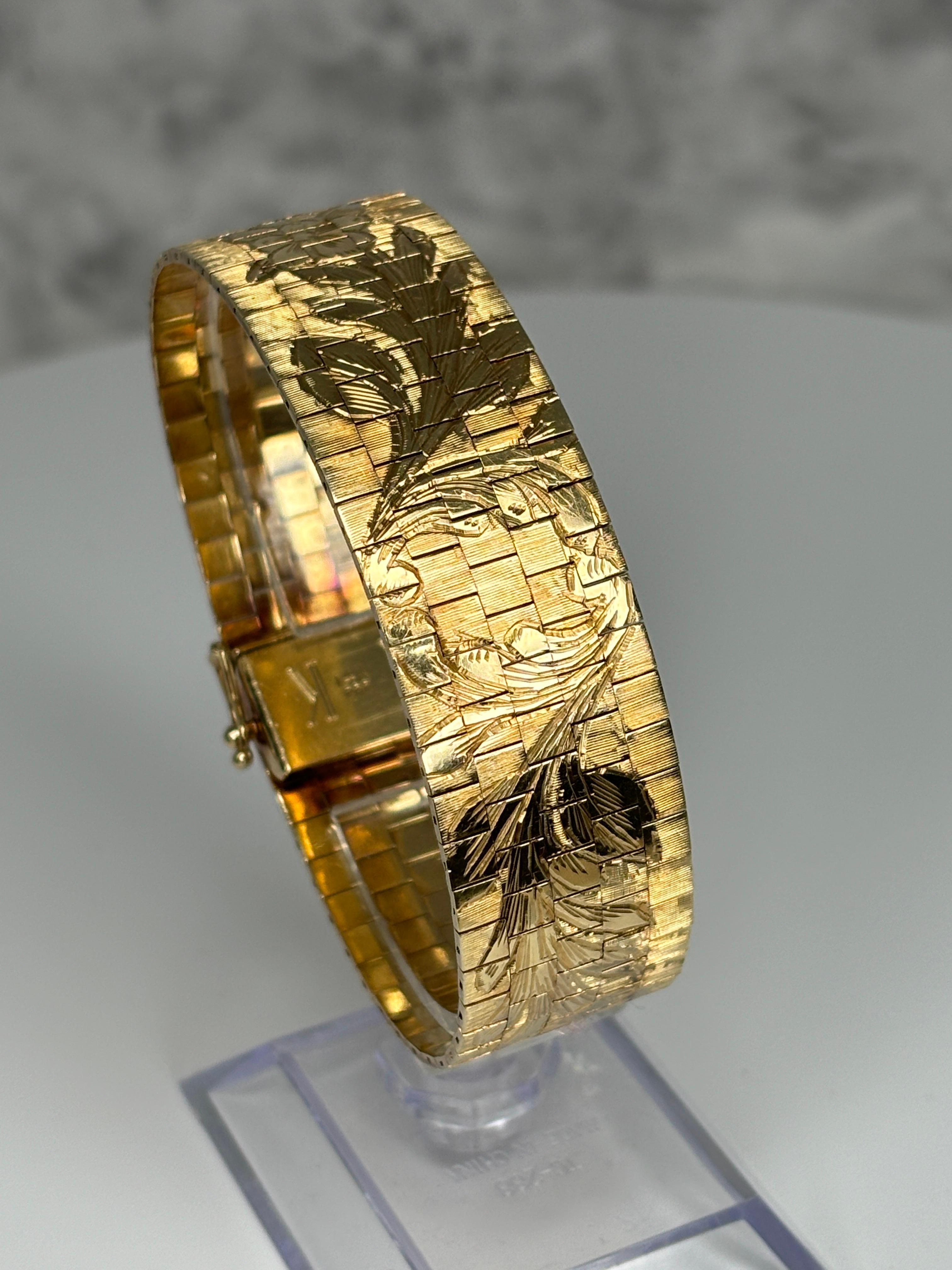Bracelet large vintage des années 1960 en or jaune 14 carats avec motif de fleur gravé en vente 7