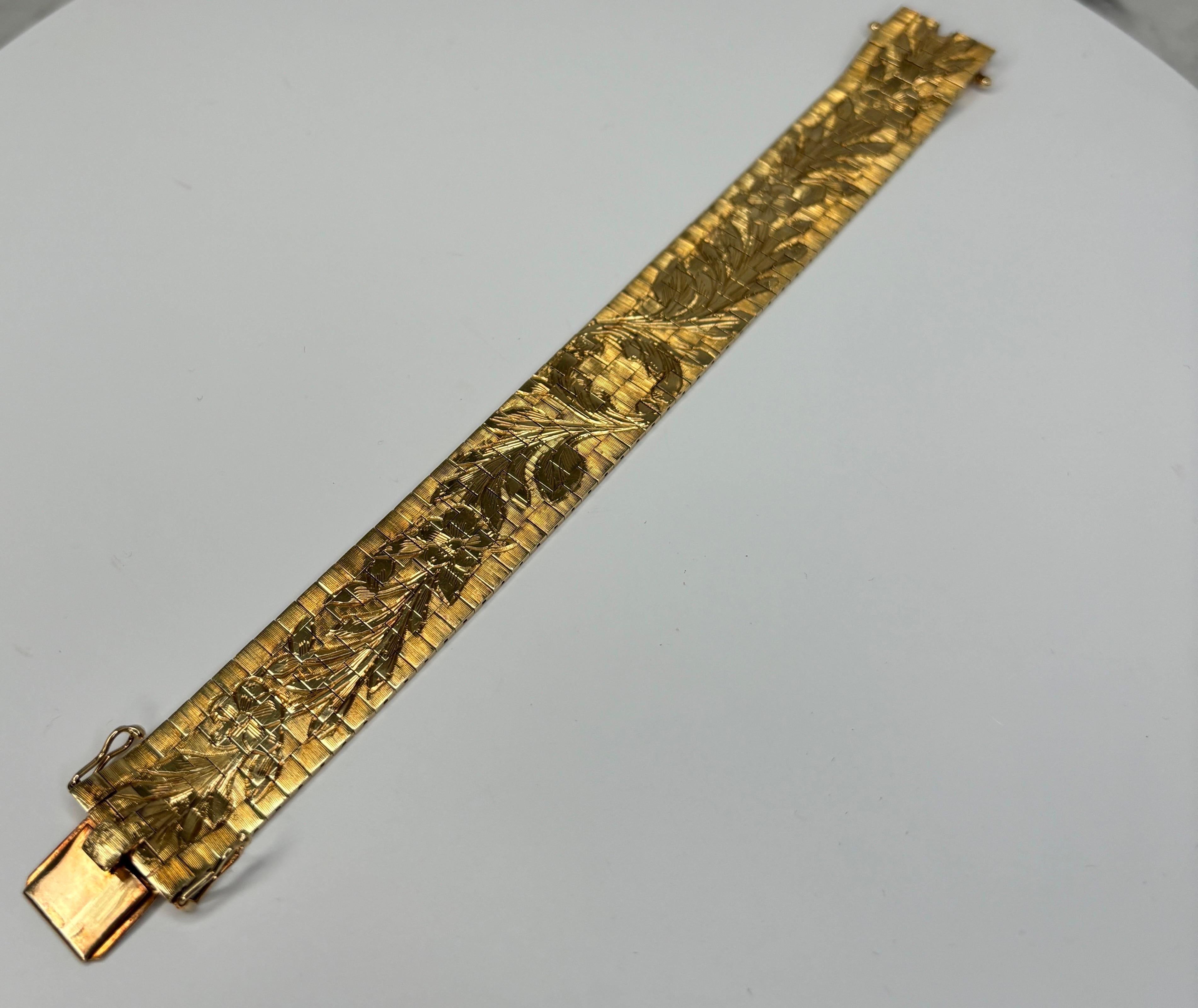 Bracelet large vintage des années 1960 en or jaune 14 carats avec motif de fleur gravé en vente 10