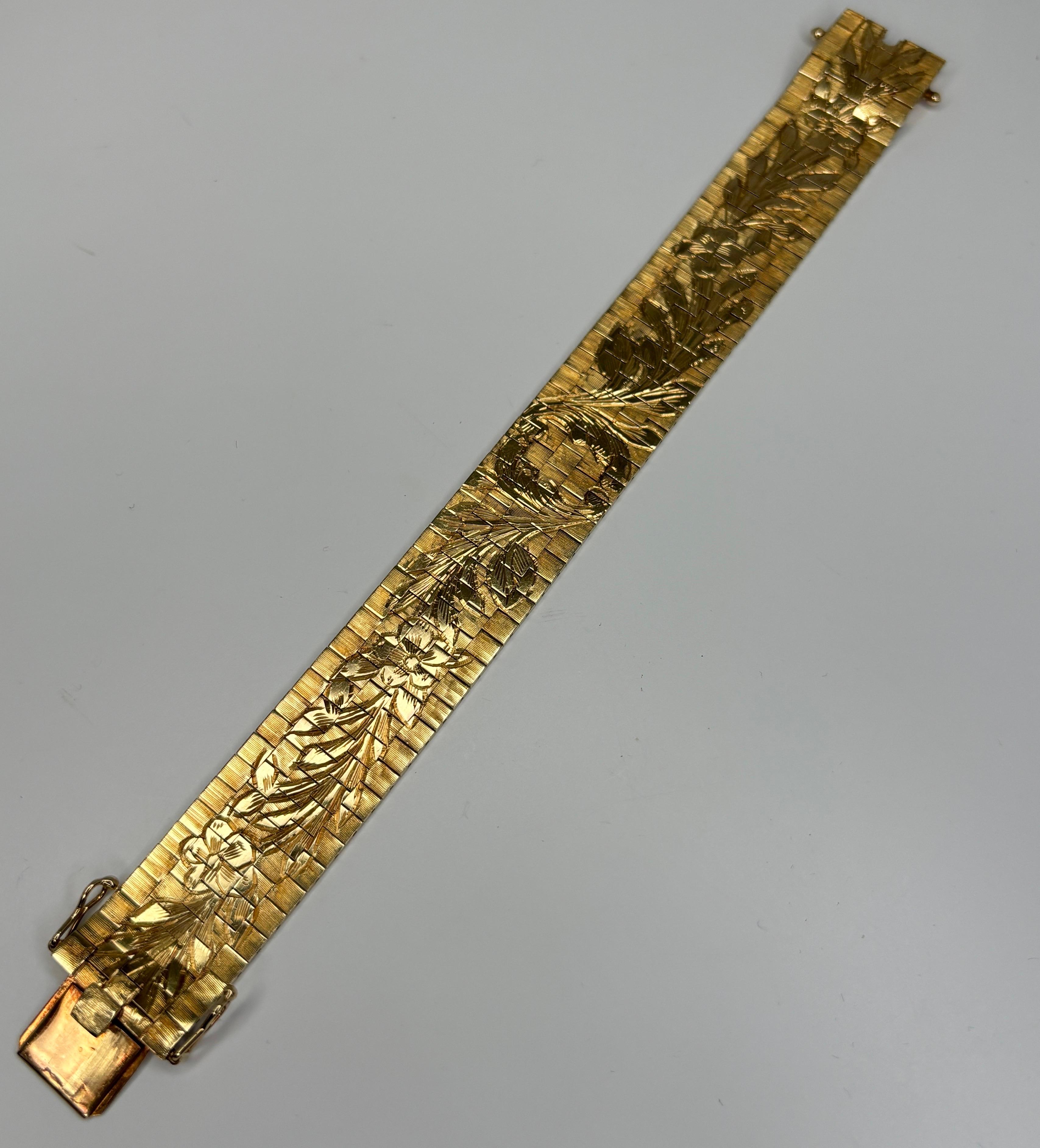 Bracelet large vintage des années 1960 en or jaune 14 carats avec motif de fleur gravé en vente 11