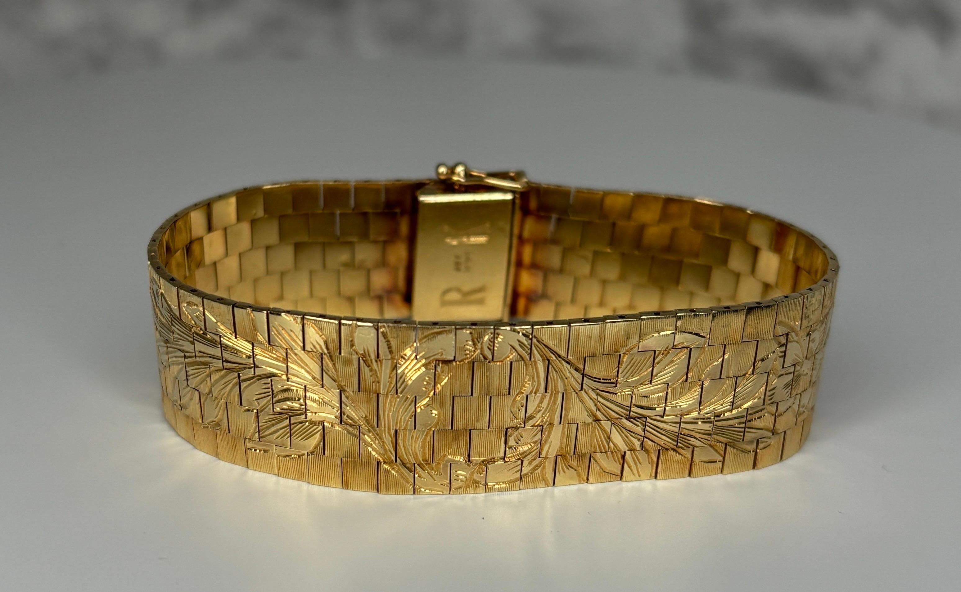 Bracelet large vintage des années 1960 en or jaune 14 carats avec motif de fleur gravé Bon état - En vente à Bernardsville, NJ