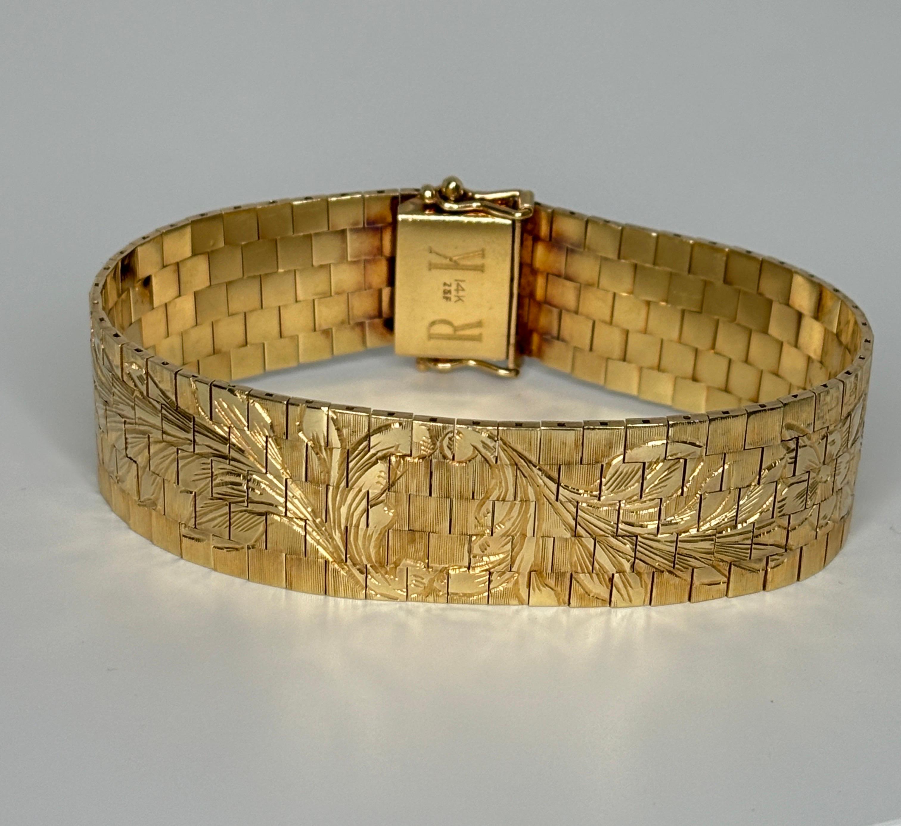Bracelet large vintage des années 1960 en or jaune 14 carats avec motif de fleur gravé en vente 3