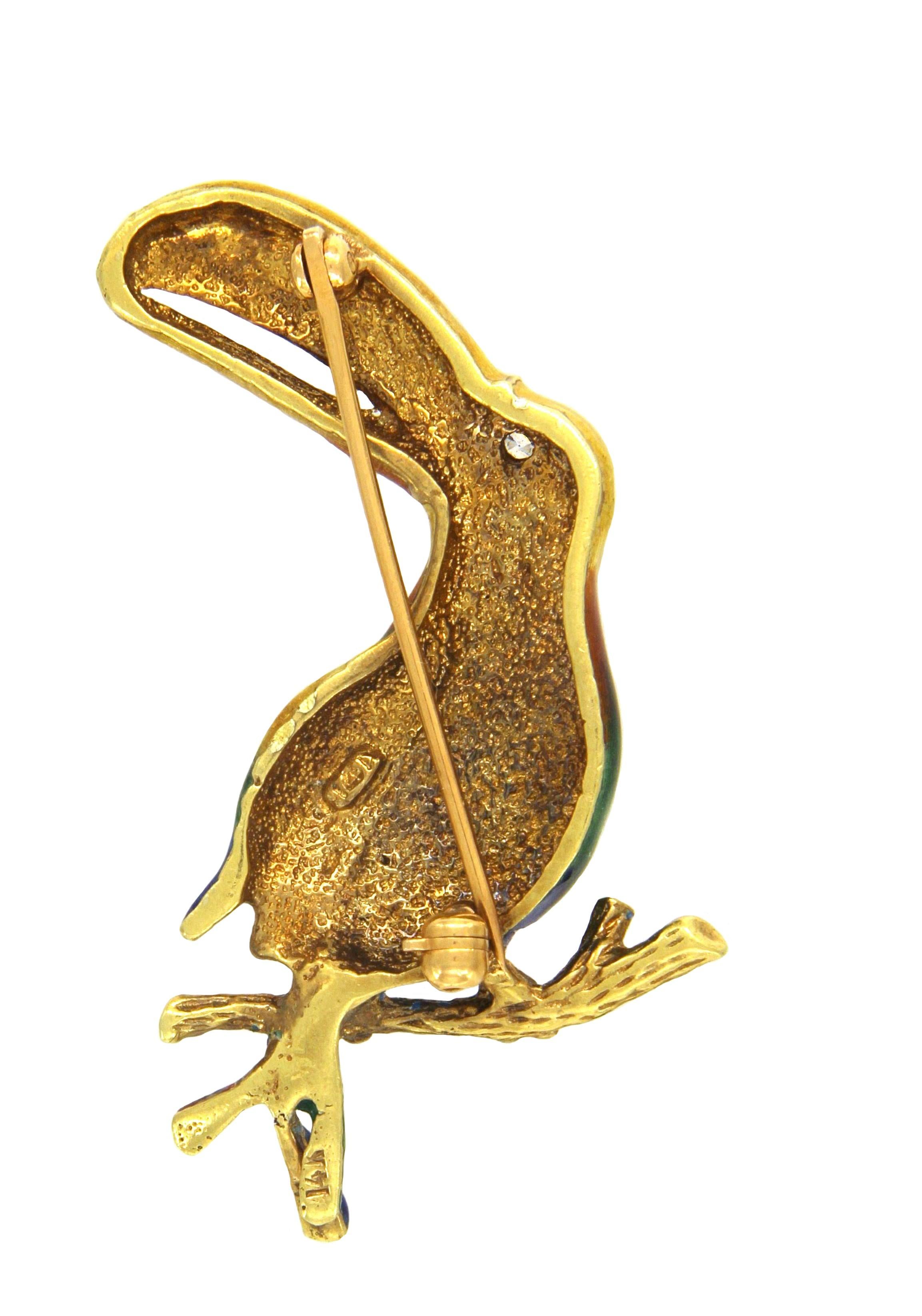 Vintage 1960's Yellow Gold Enamel Parrot Brooch In Good Condition For Sale In New York, NY