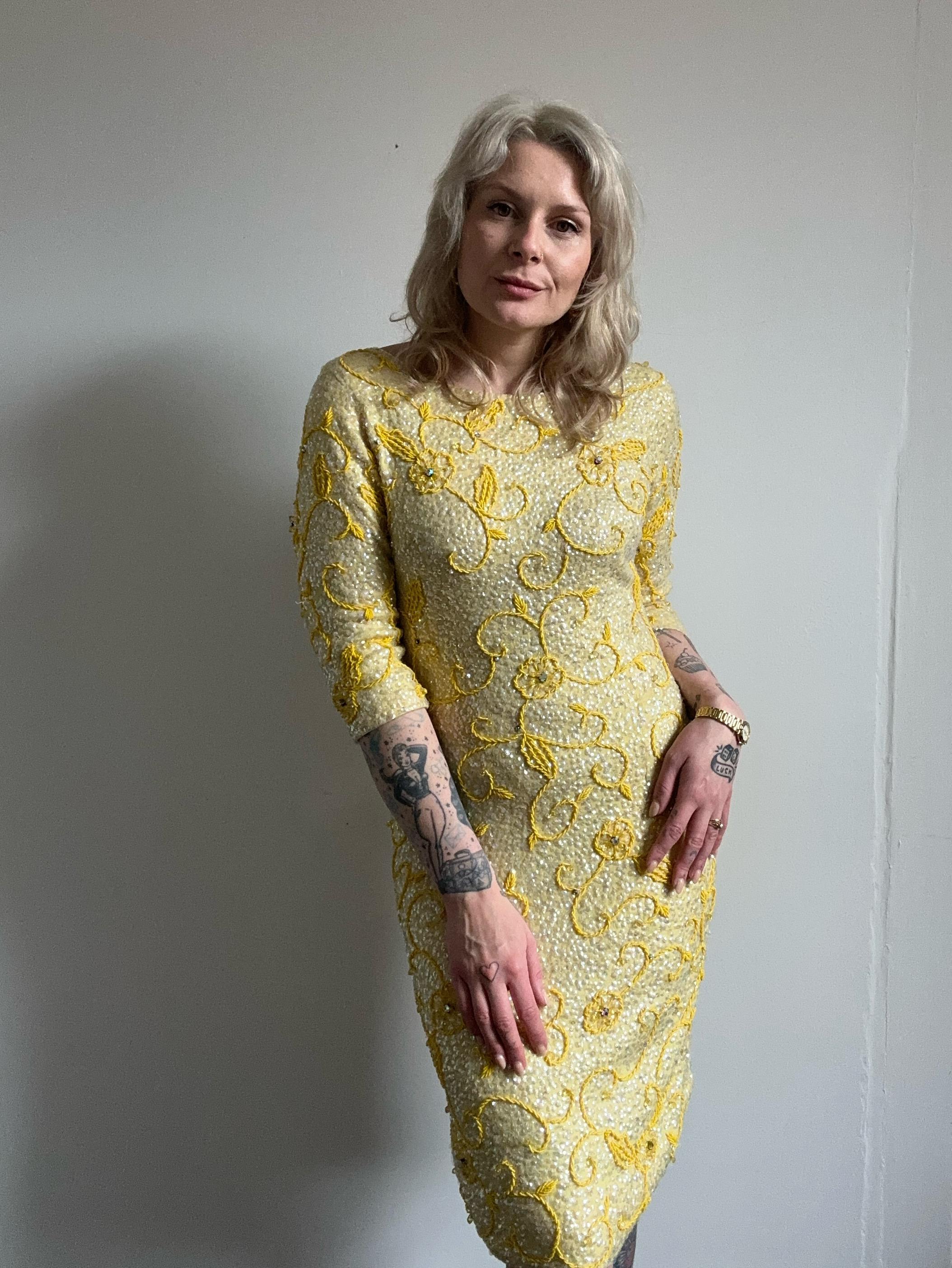 Vintage anni '60 abito da cocktail giallo con paillettes e perline UK 12 US 8 in vendita 5
