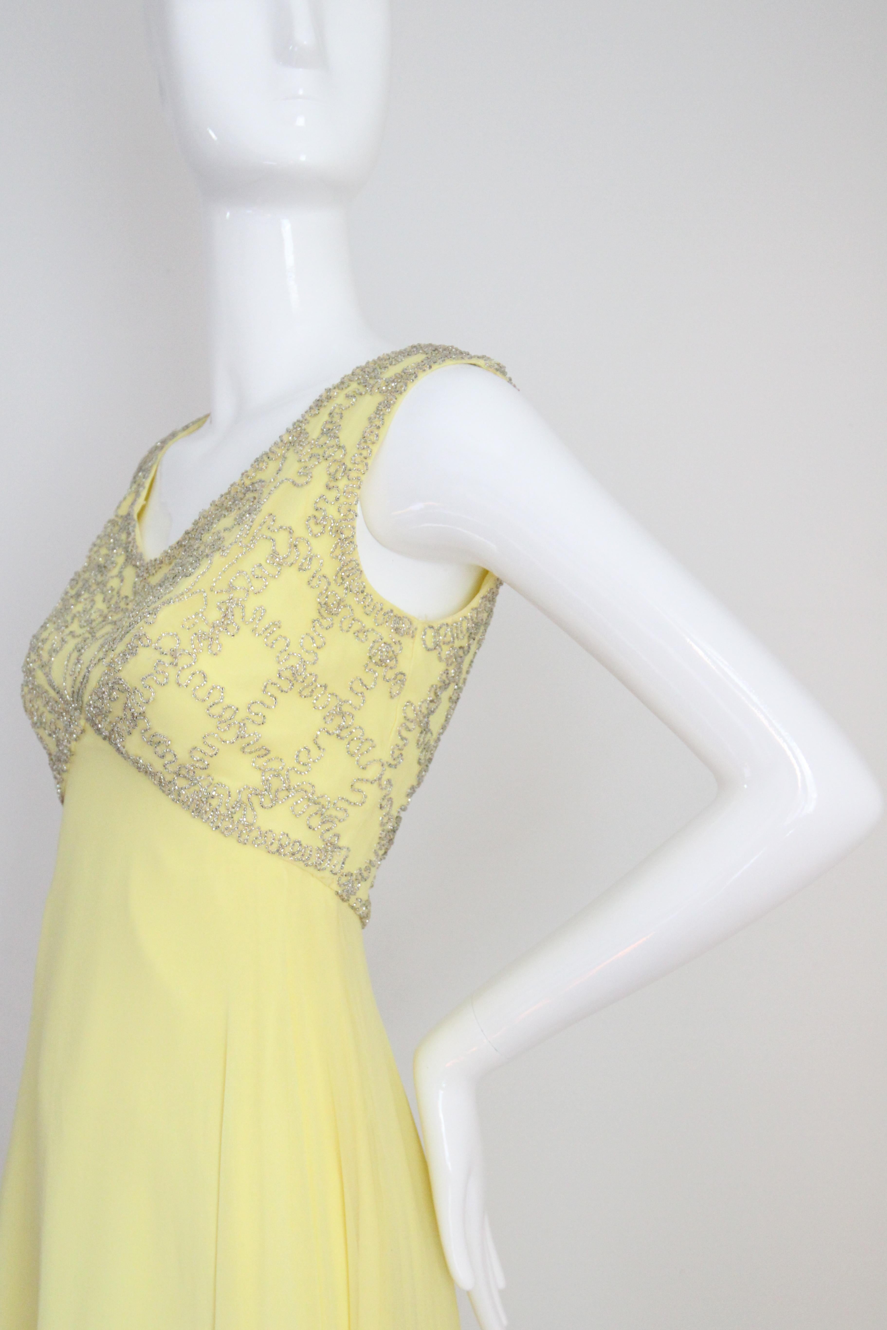 Vestido de noche vintage de gasa de seda amarilla de los años 60 Mike Benet UK 8 US 4 en venta 3