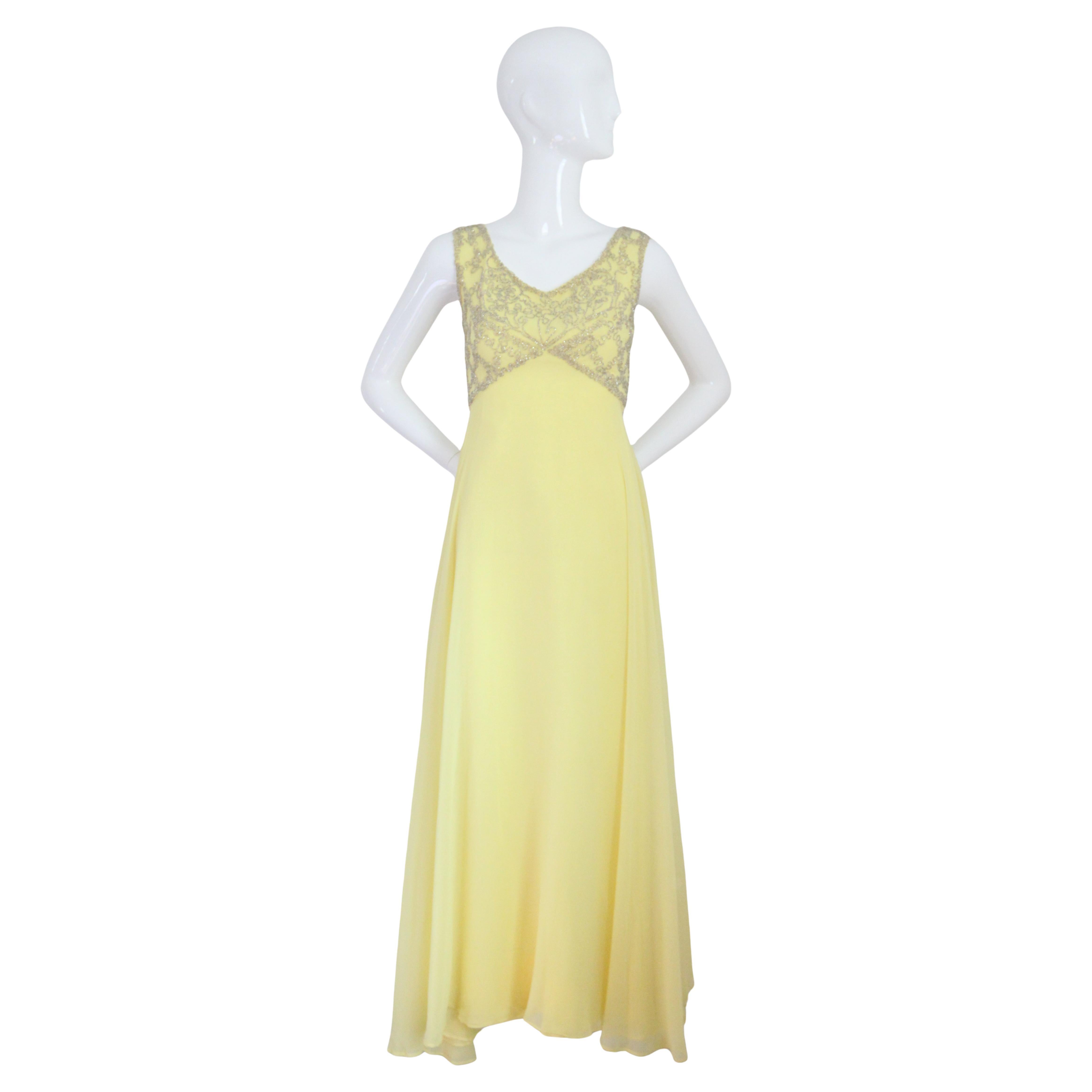 Vestido de noche vintage de gasa de seda amarilla de los años 60 Mike Benet UK 8 US 4 en venta