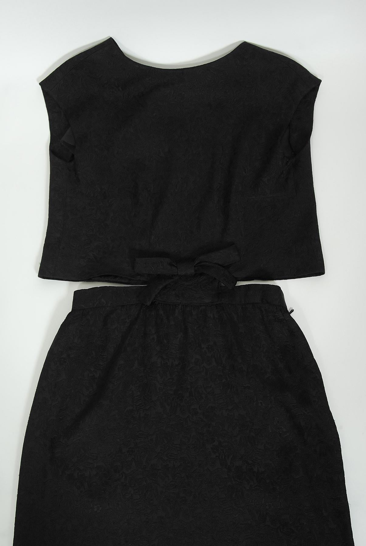 Vintage 1961 Eisa Balenciaga Haute Couture Black Silk Sculpted Bow Cut-Out Dress Bon état à Beverly Hills, CA
