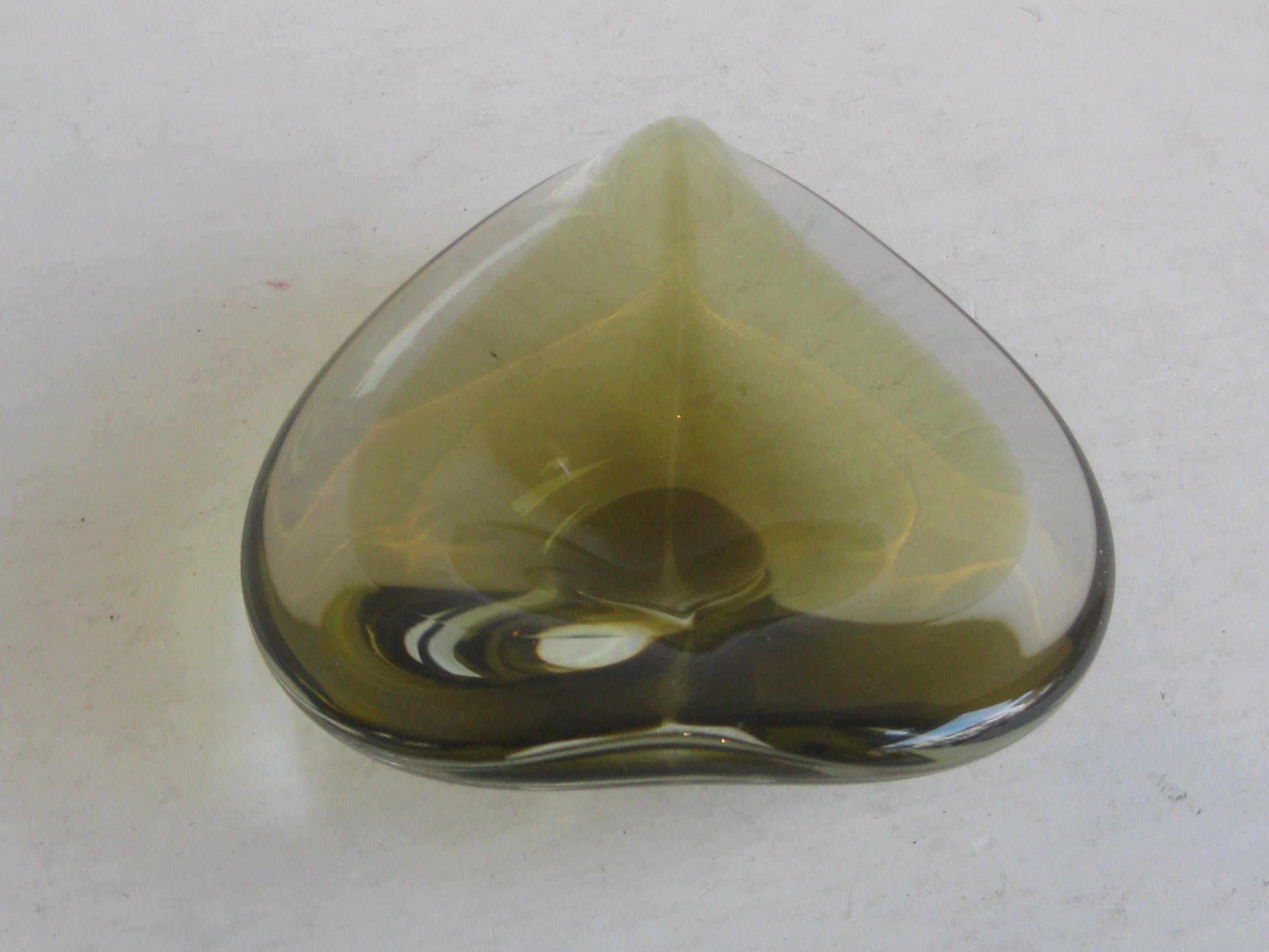 20th Century Vintage 1962 Jaakko Niemi for Nuutajarvi Finnish Art Glass Freeform Bowl Finland For Sale
